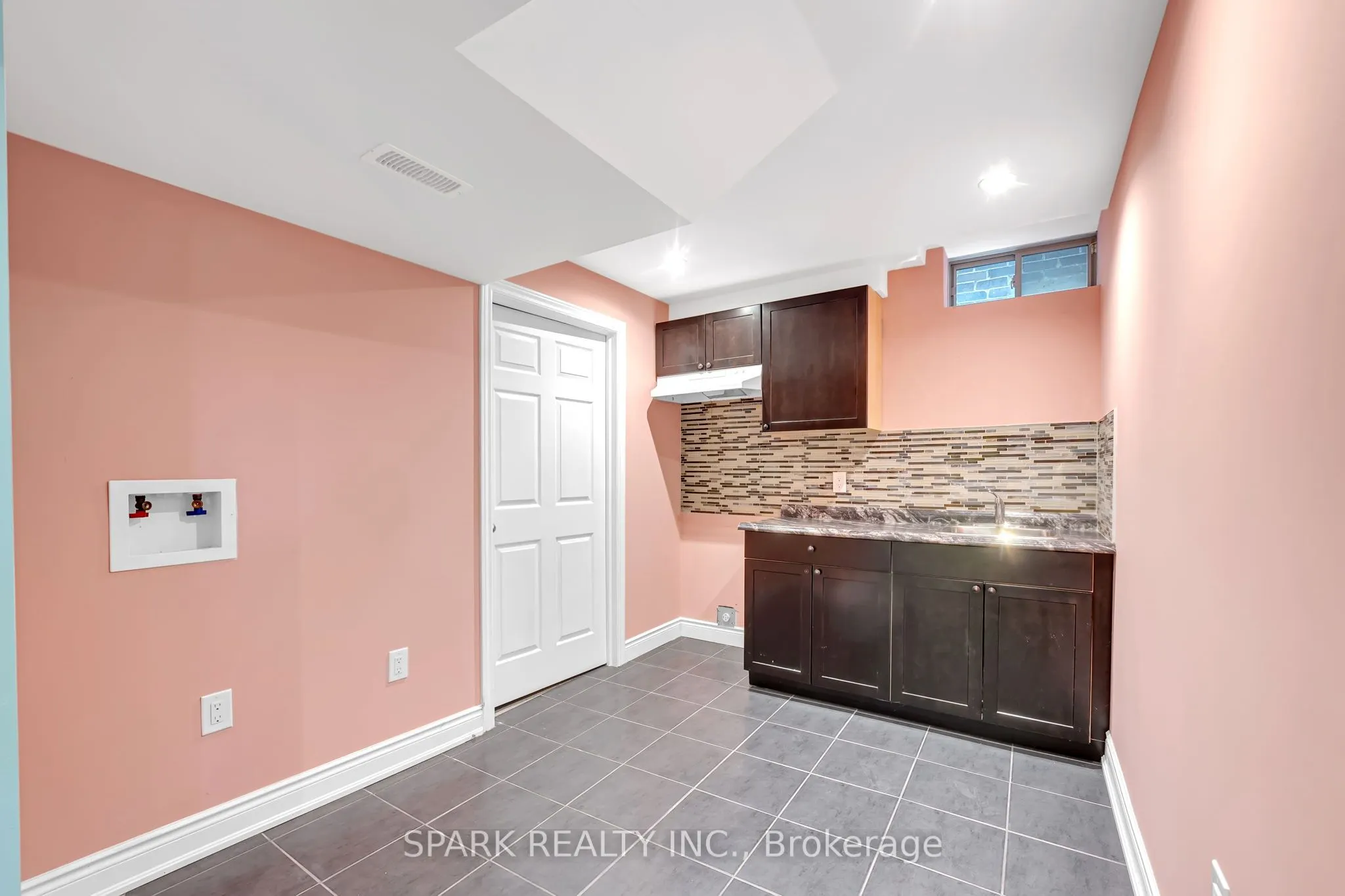 4 Cutts Crescent