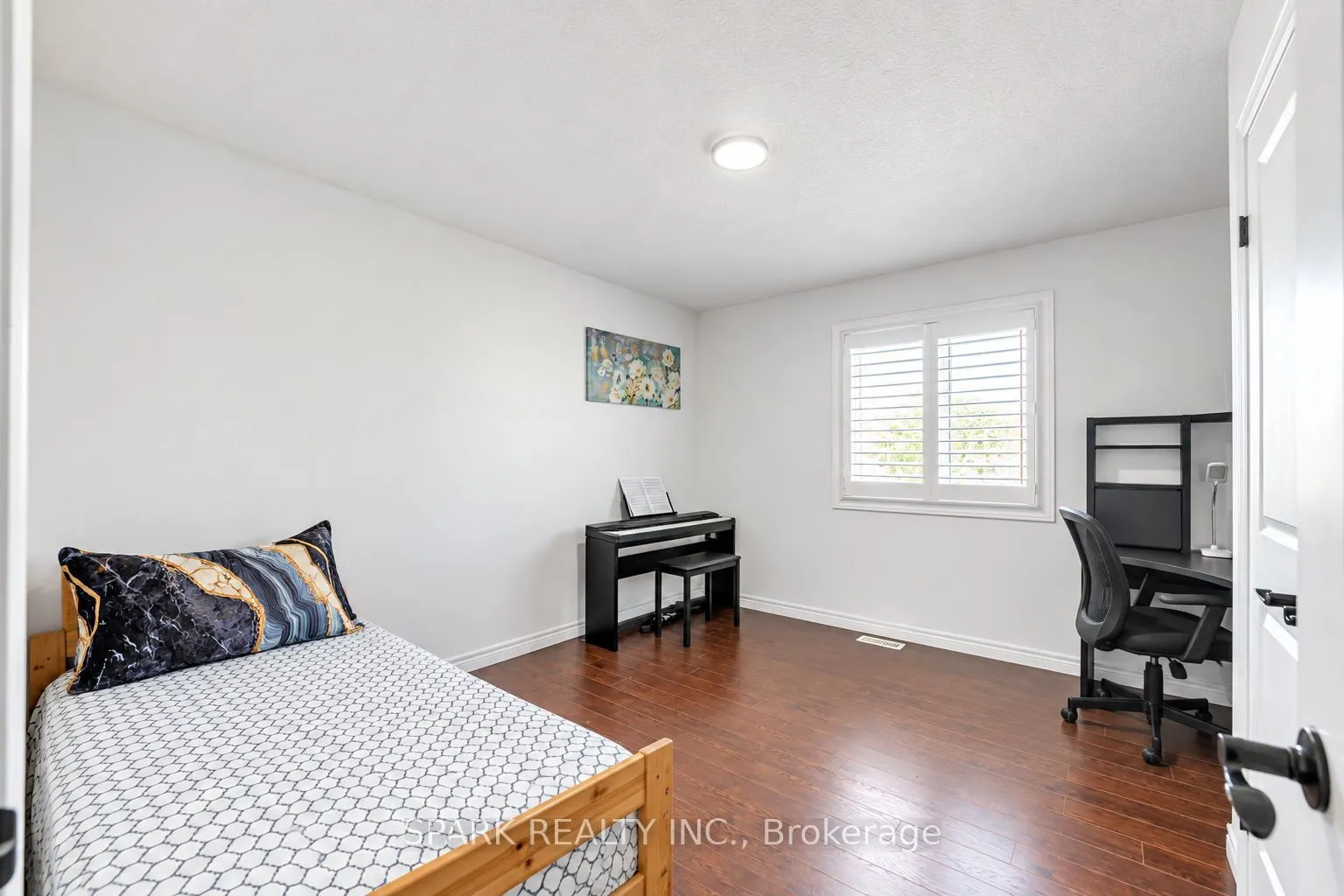 4 Cutts Crescent