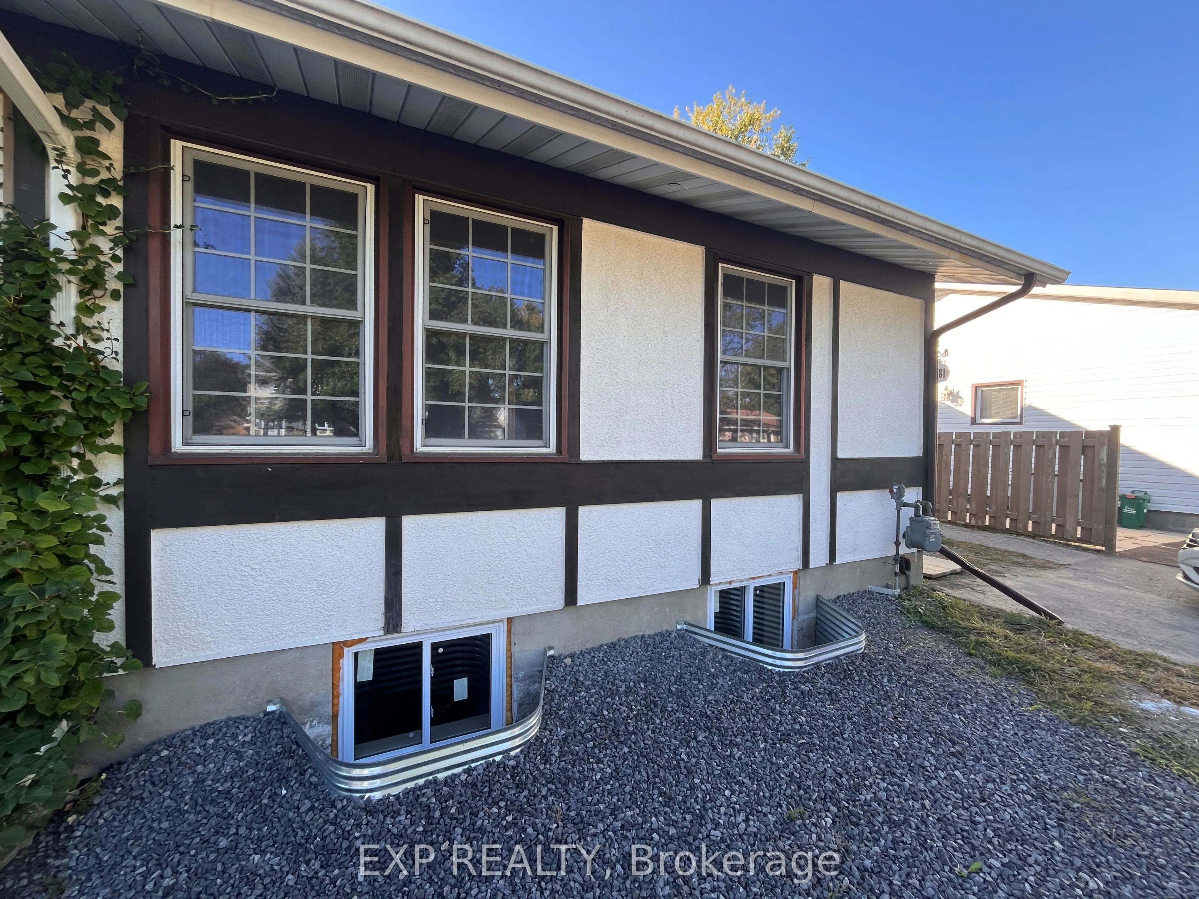 1381 Leigh Crescent