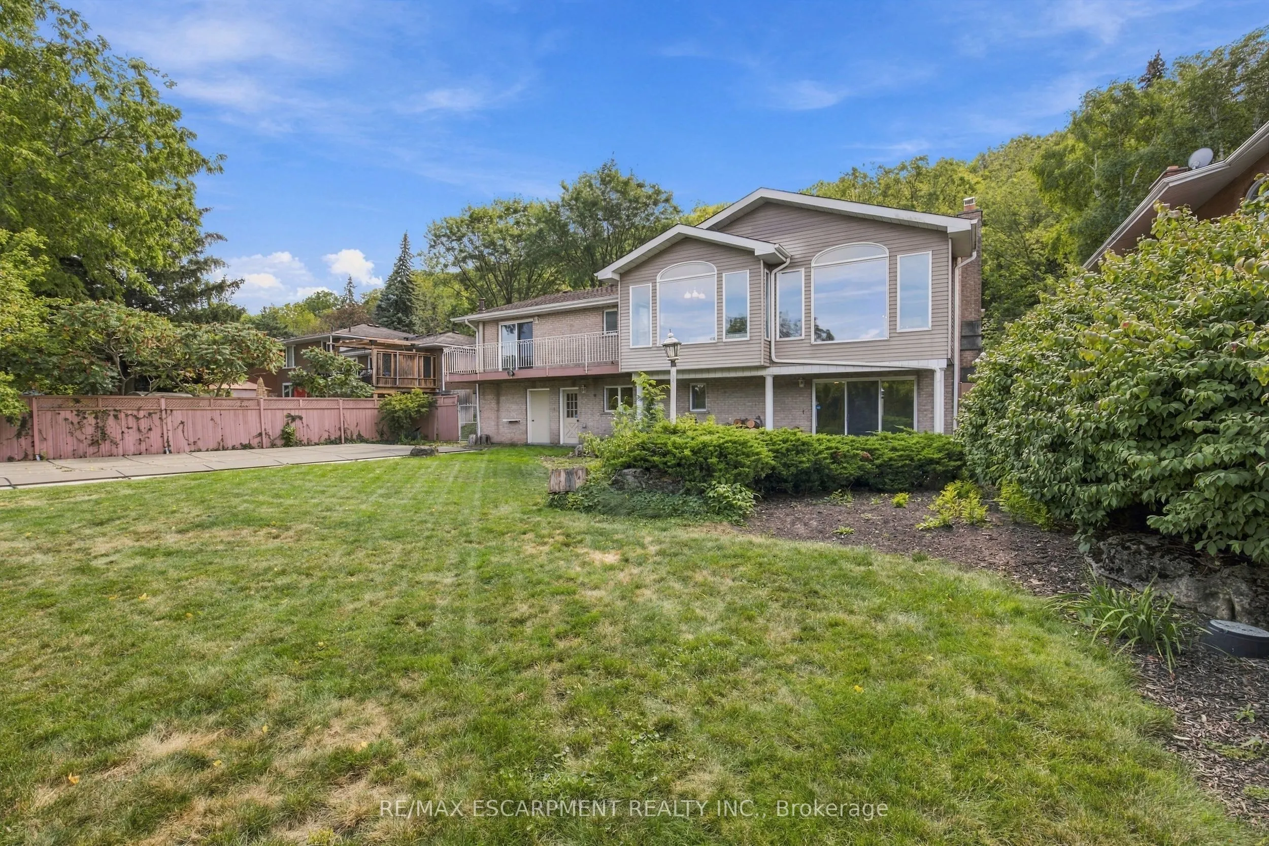 26 Leslie Drive