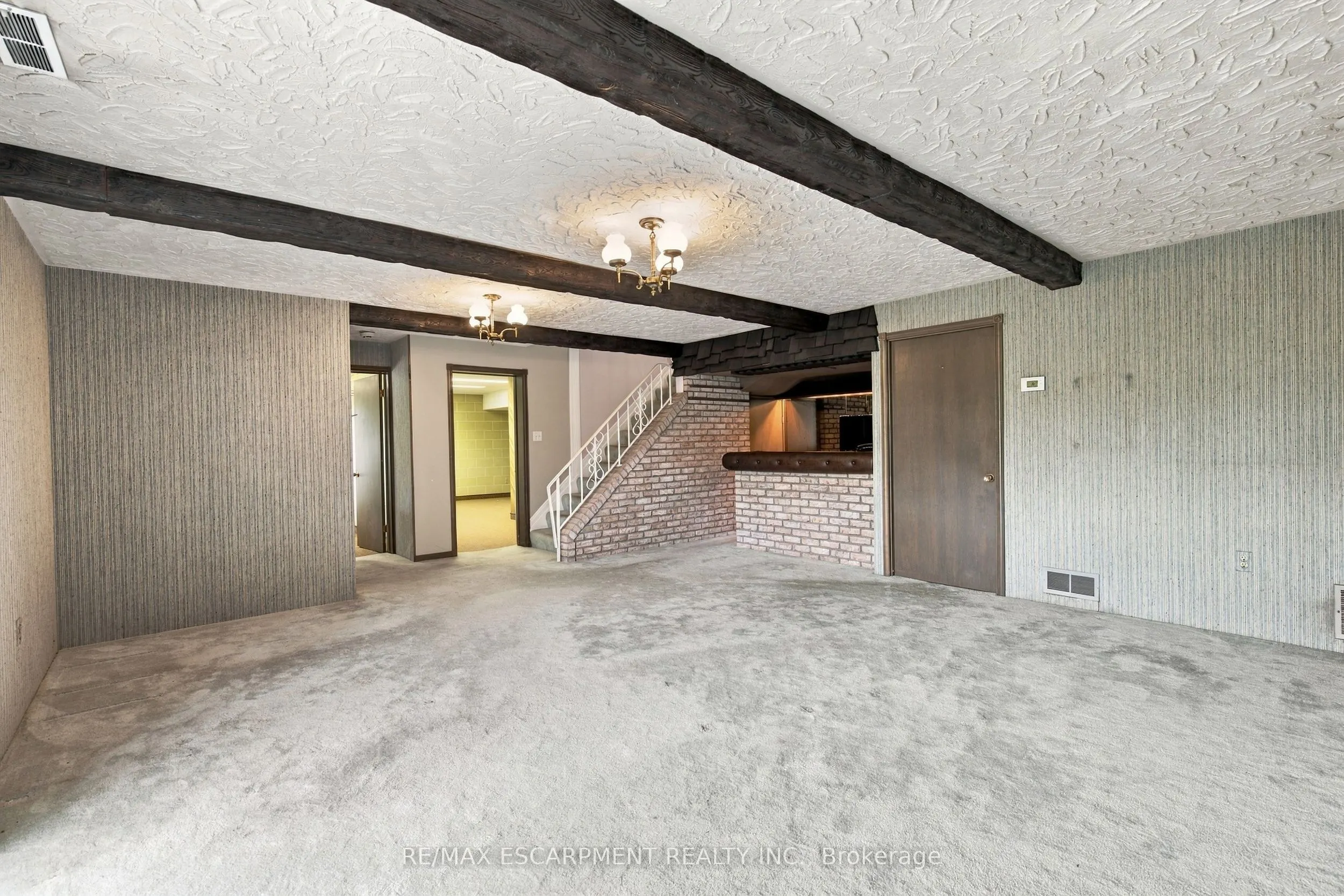 26 Leslie Drive