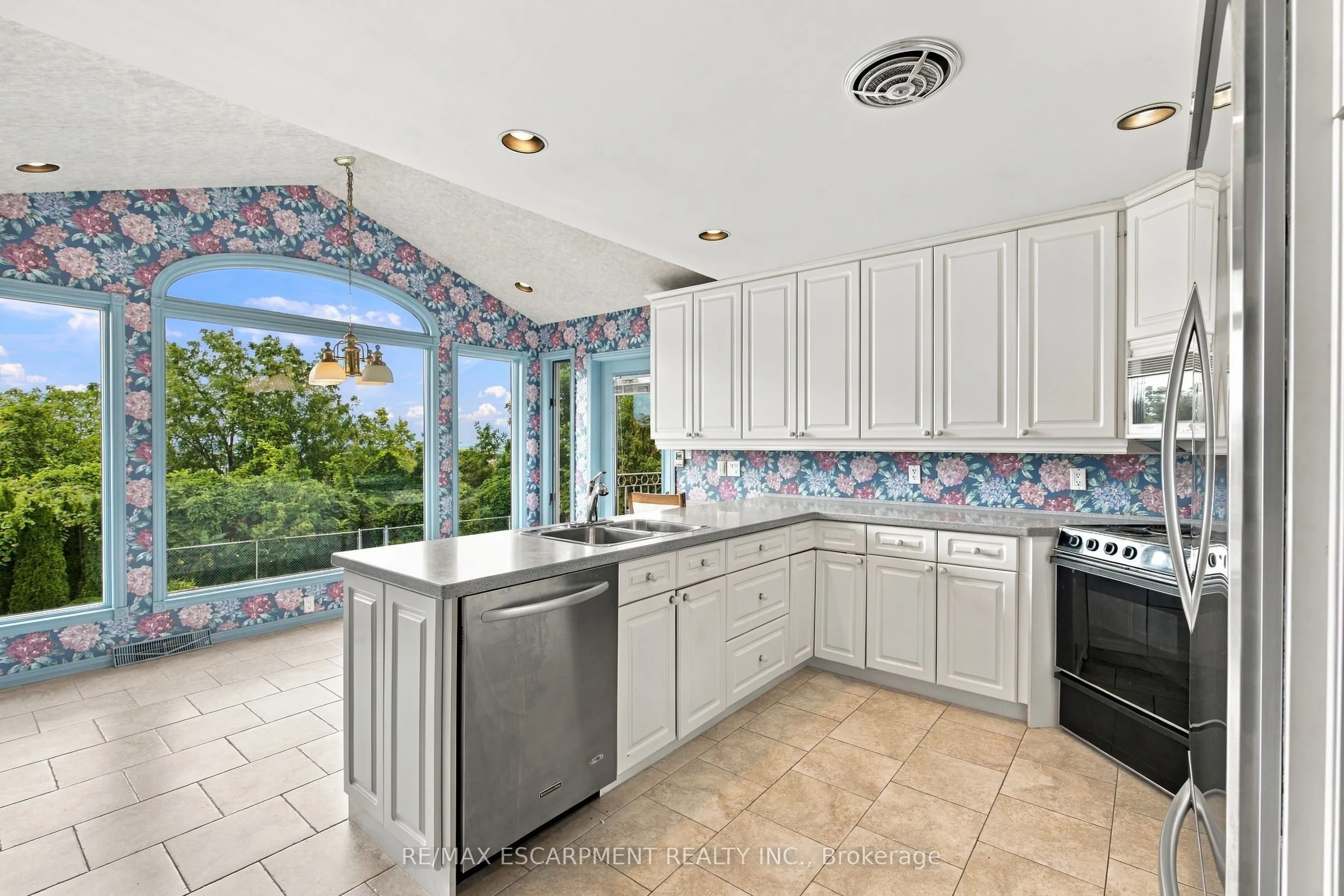 26 Leslie Drive