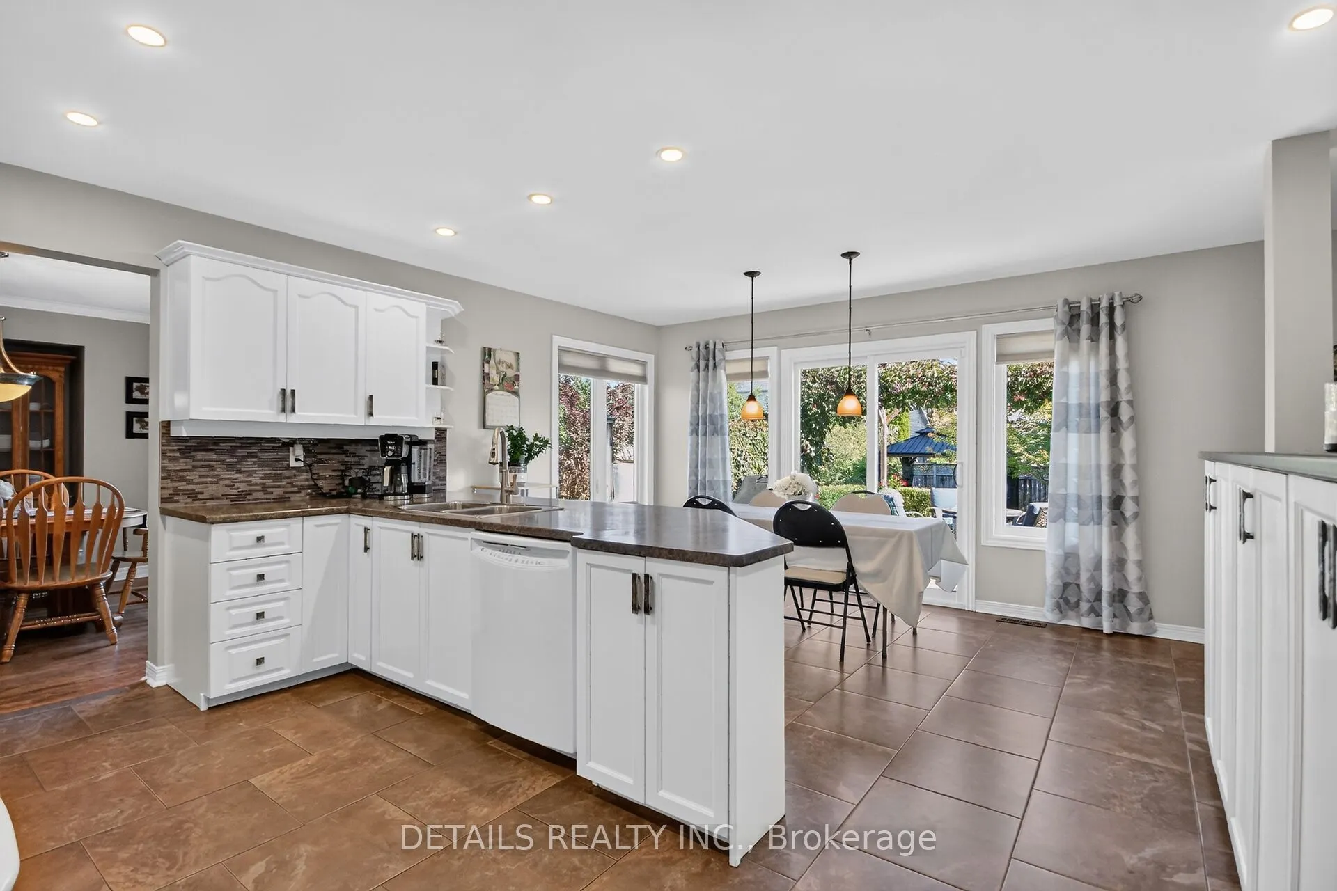 10 Forest Creek Drive