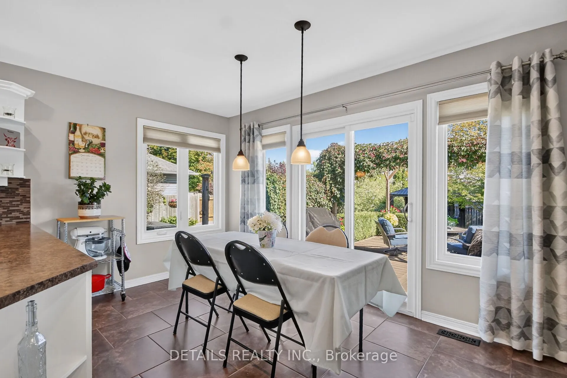 10 Forest Creek Drive