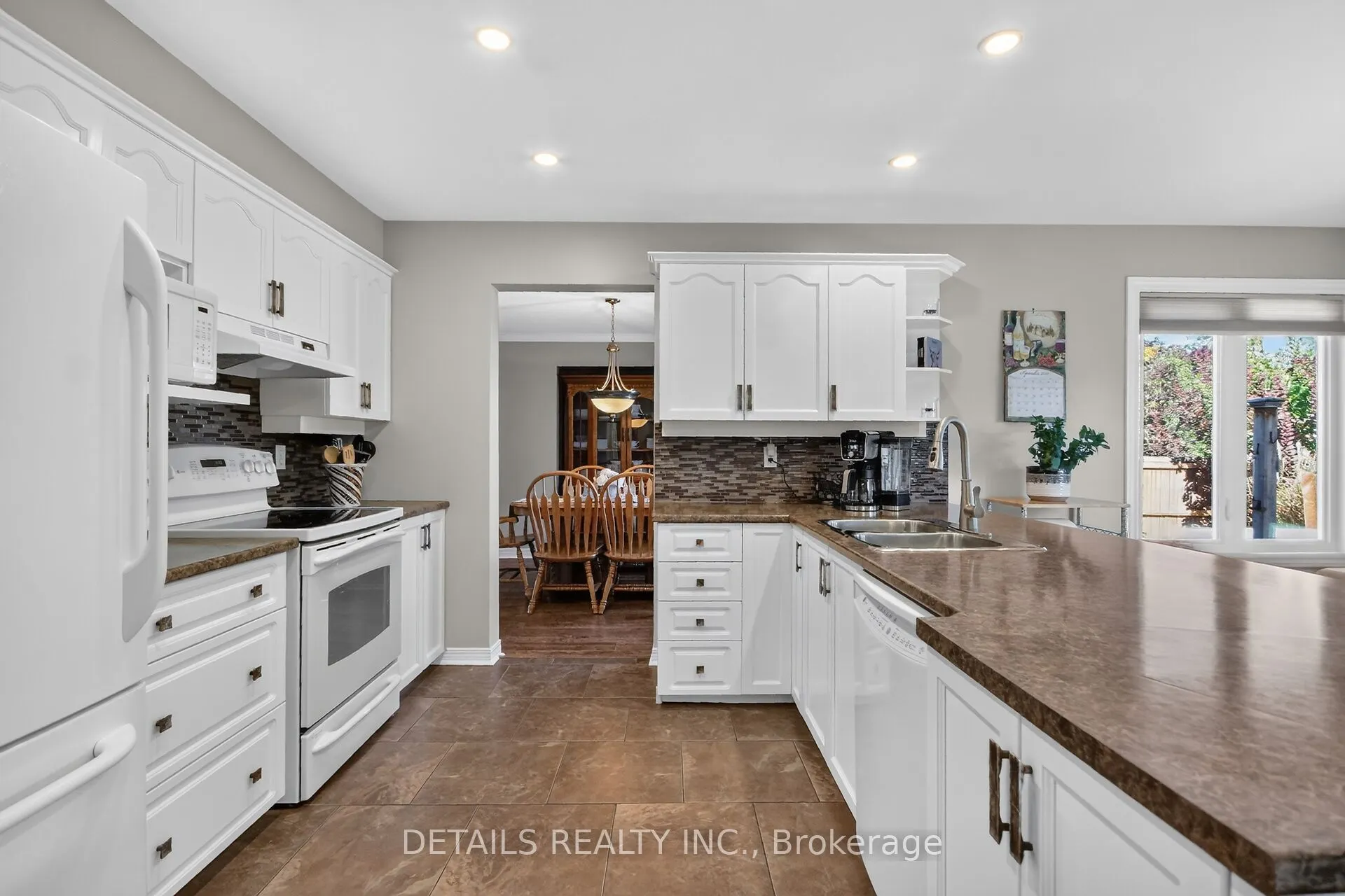 10 Forest Creek Drive
