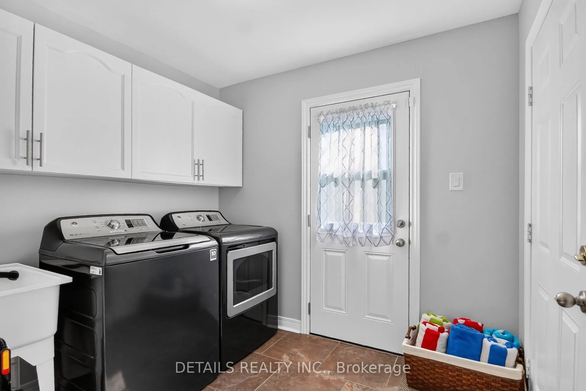 10 Forest Creek Drive