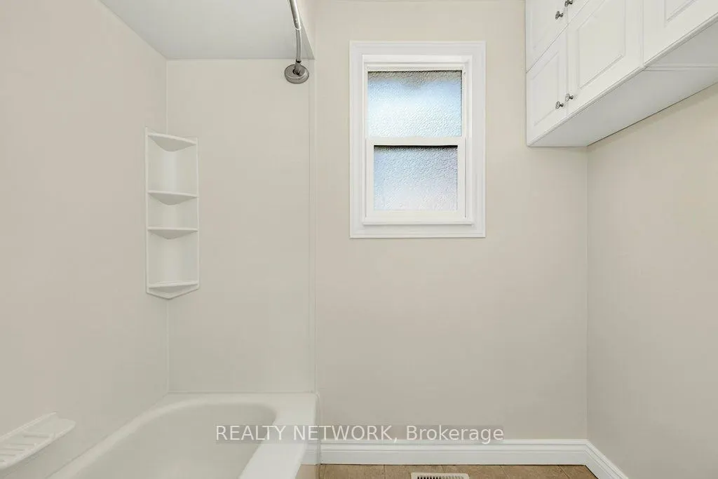 32 Beechwood Avenue