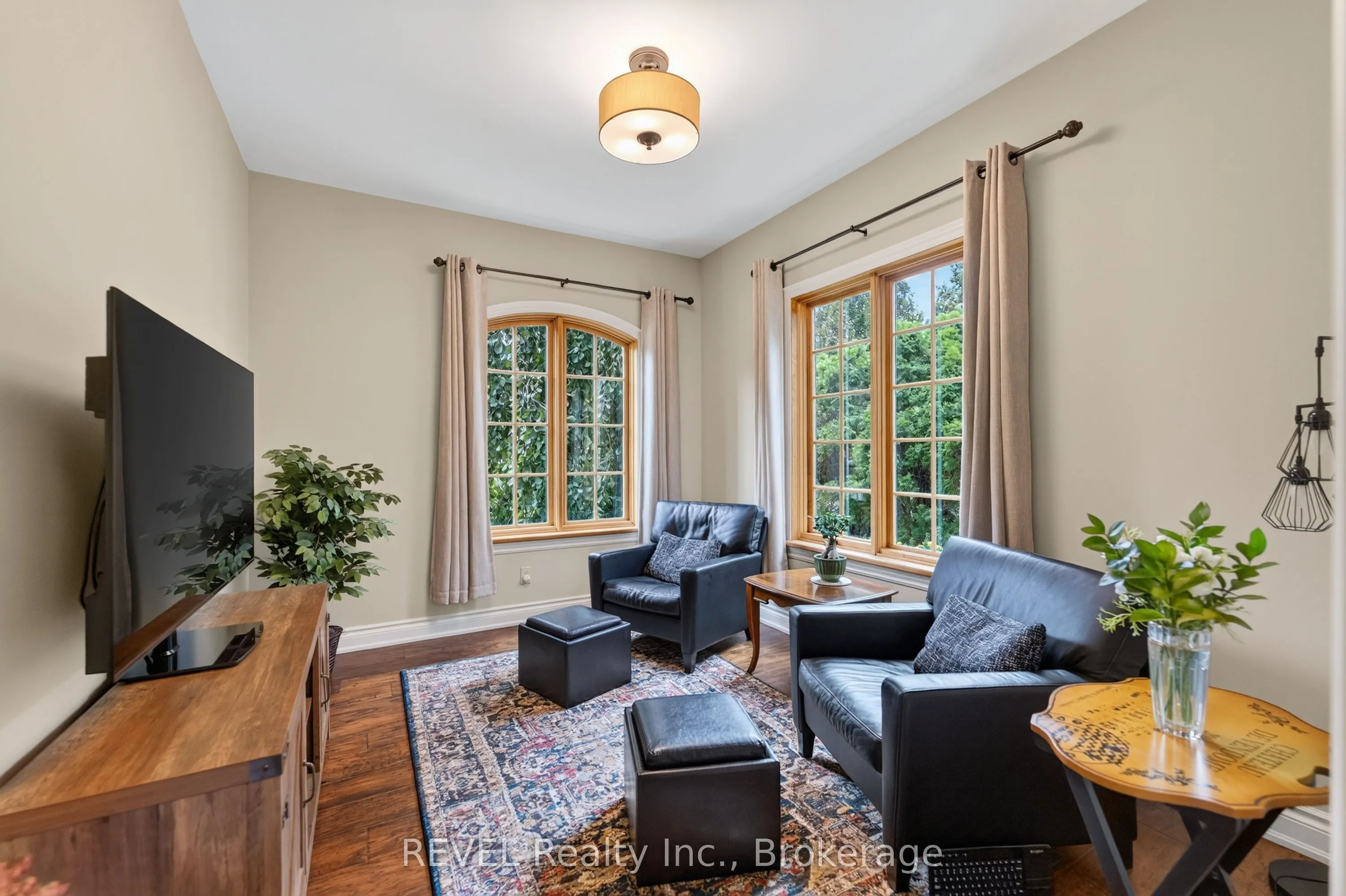 169 John Street W