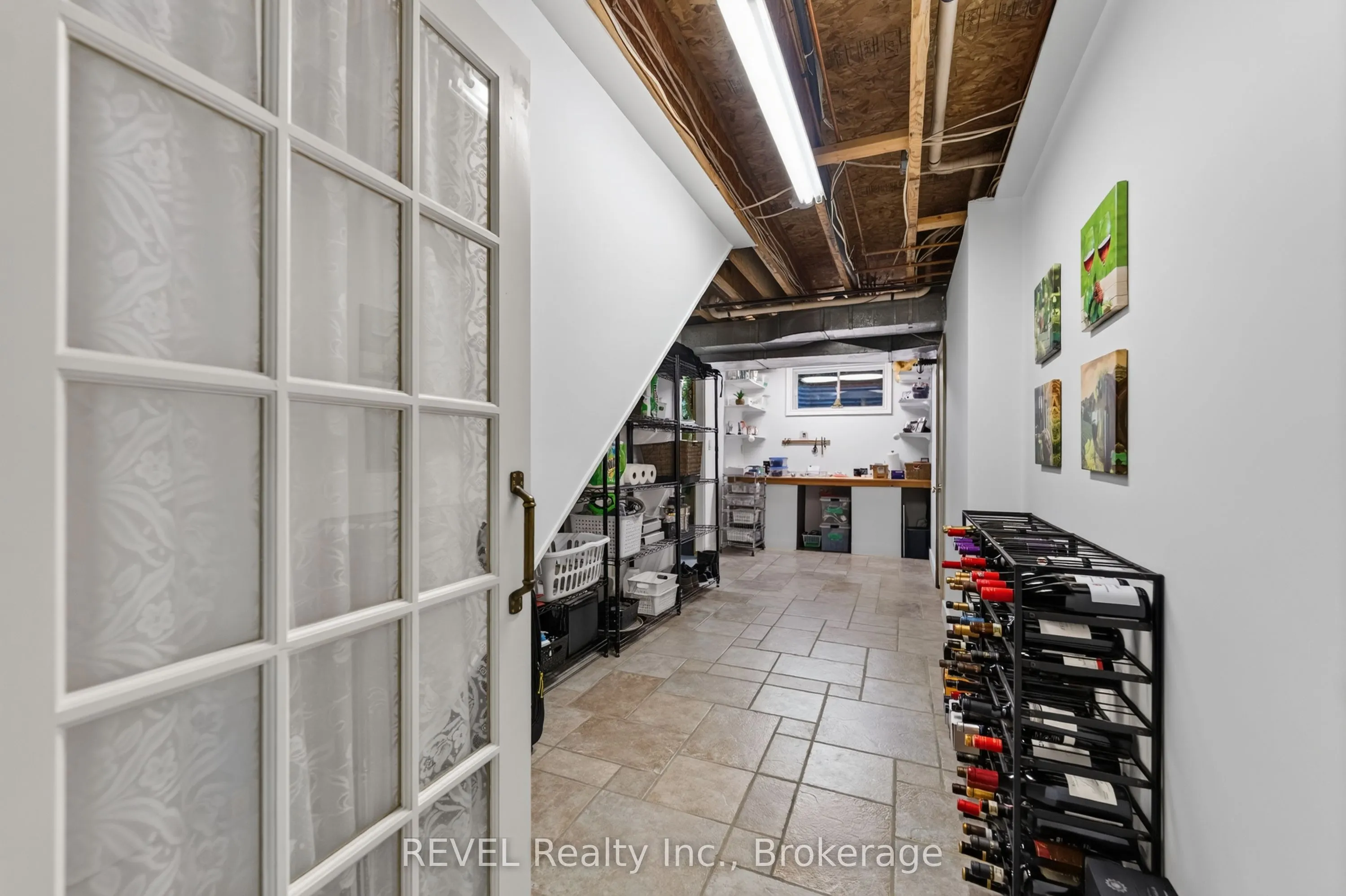169 John Street W