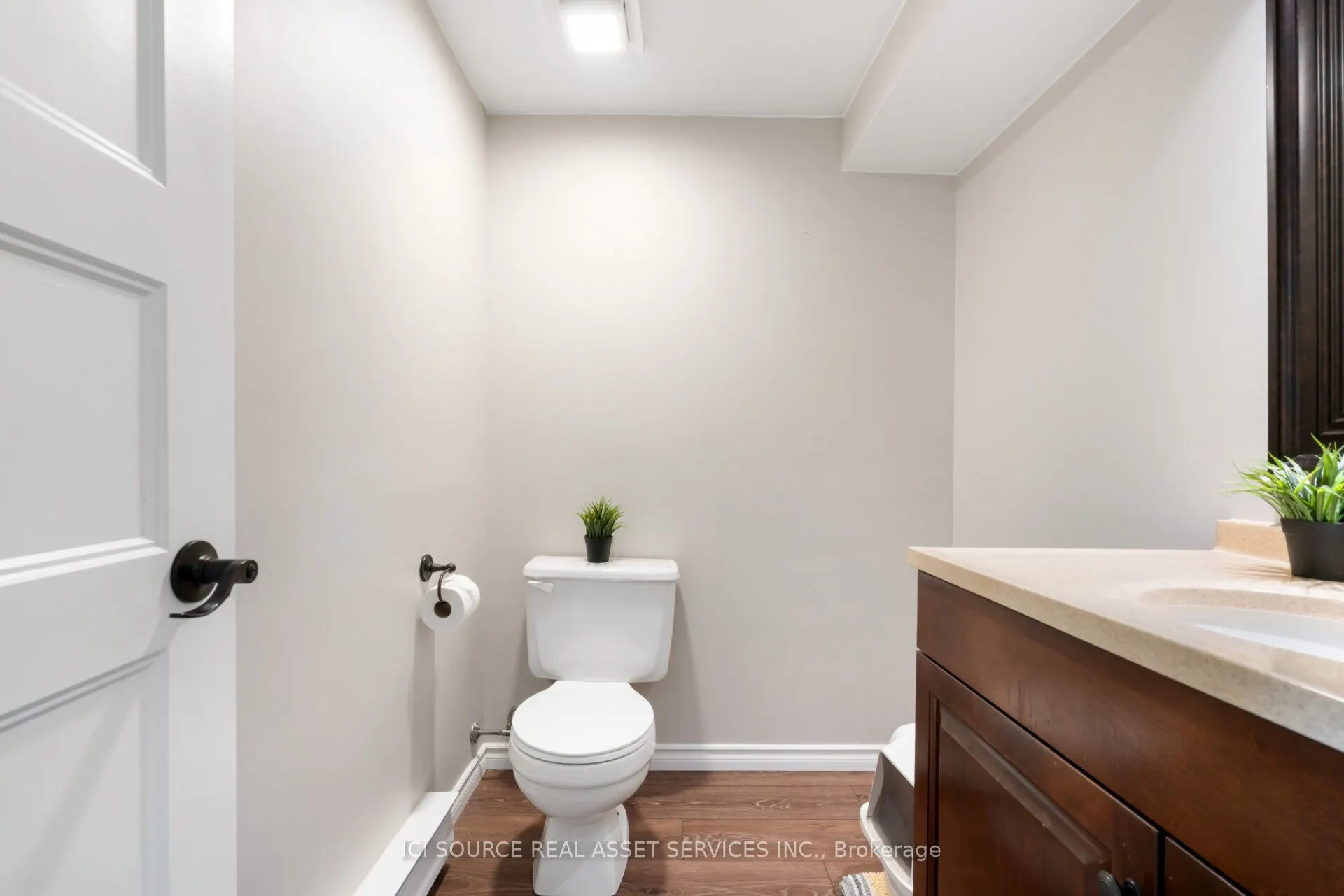 6754B Jeanne-d'Arc Boulevard N #1
