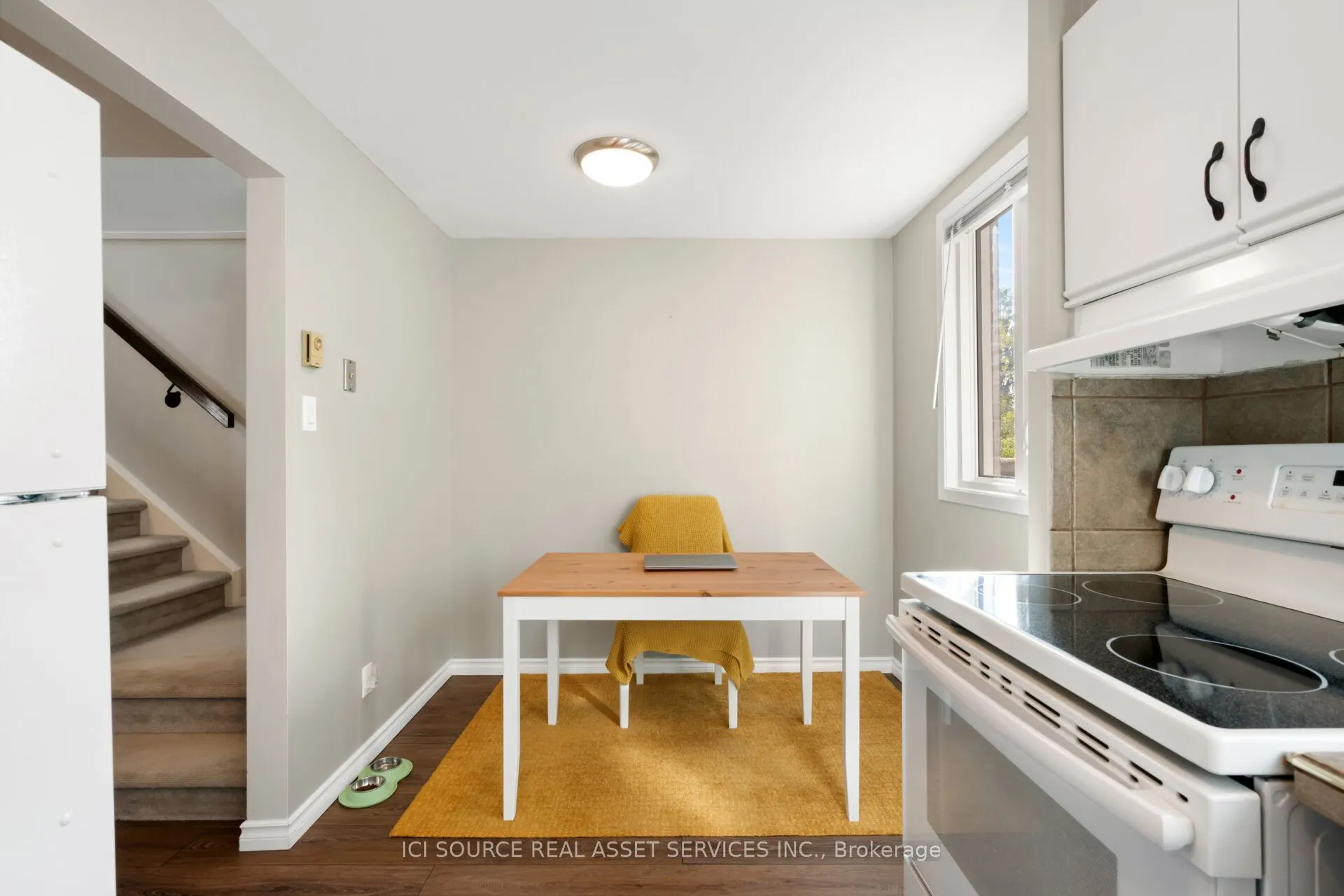 6754B Jeanne-d'Arc Boulevard N #1