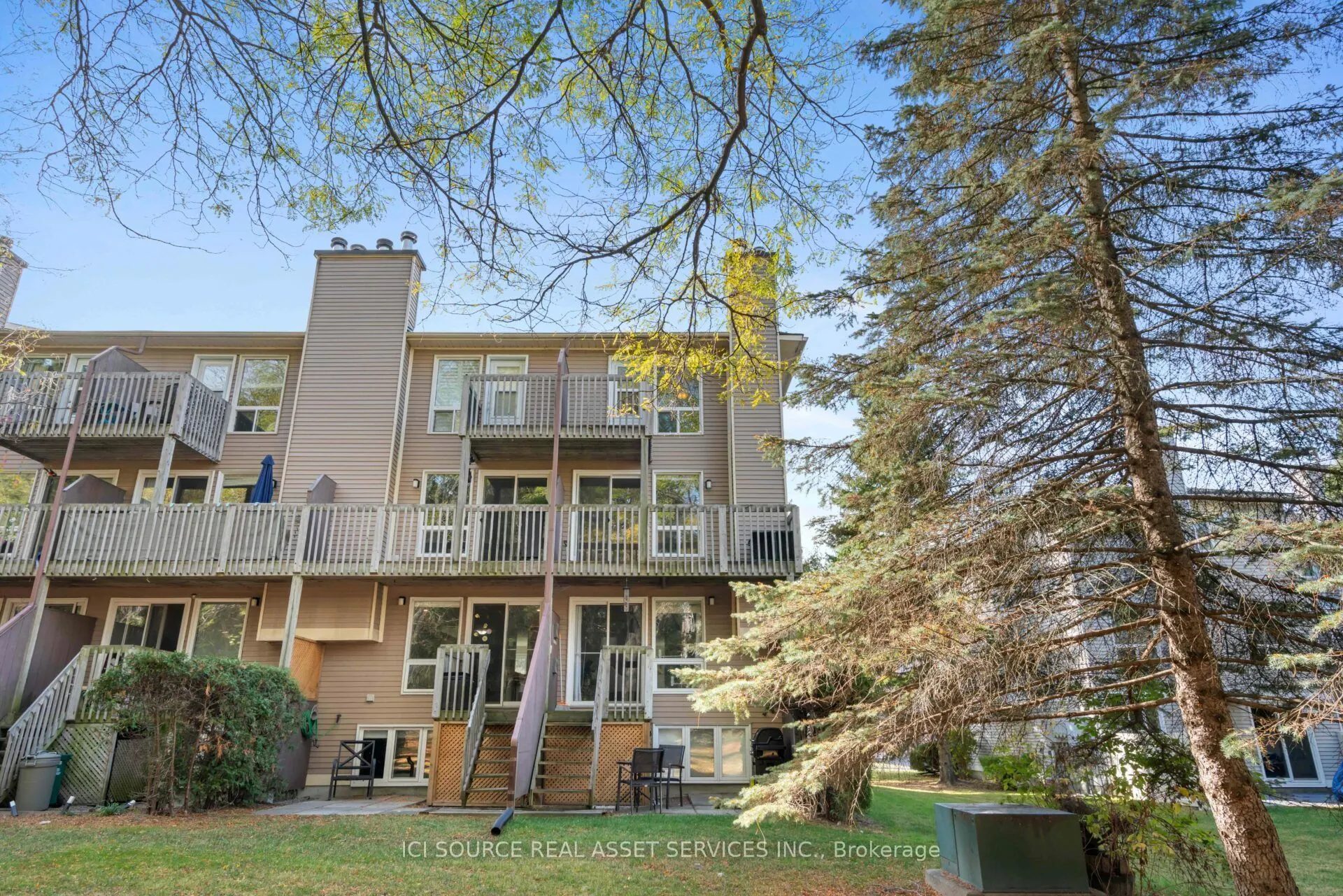 6754B Jeanne-d'Arc Boulevard N #1