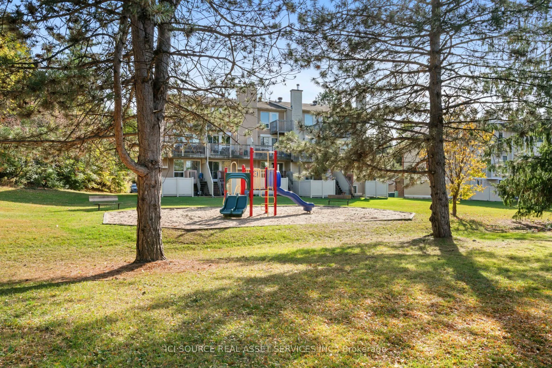 6754B Jeanne-d'Arc Boulevard N #1