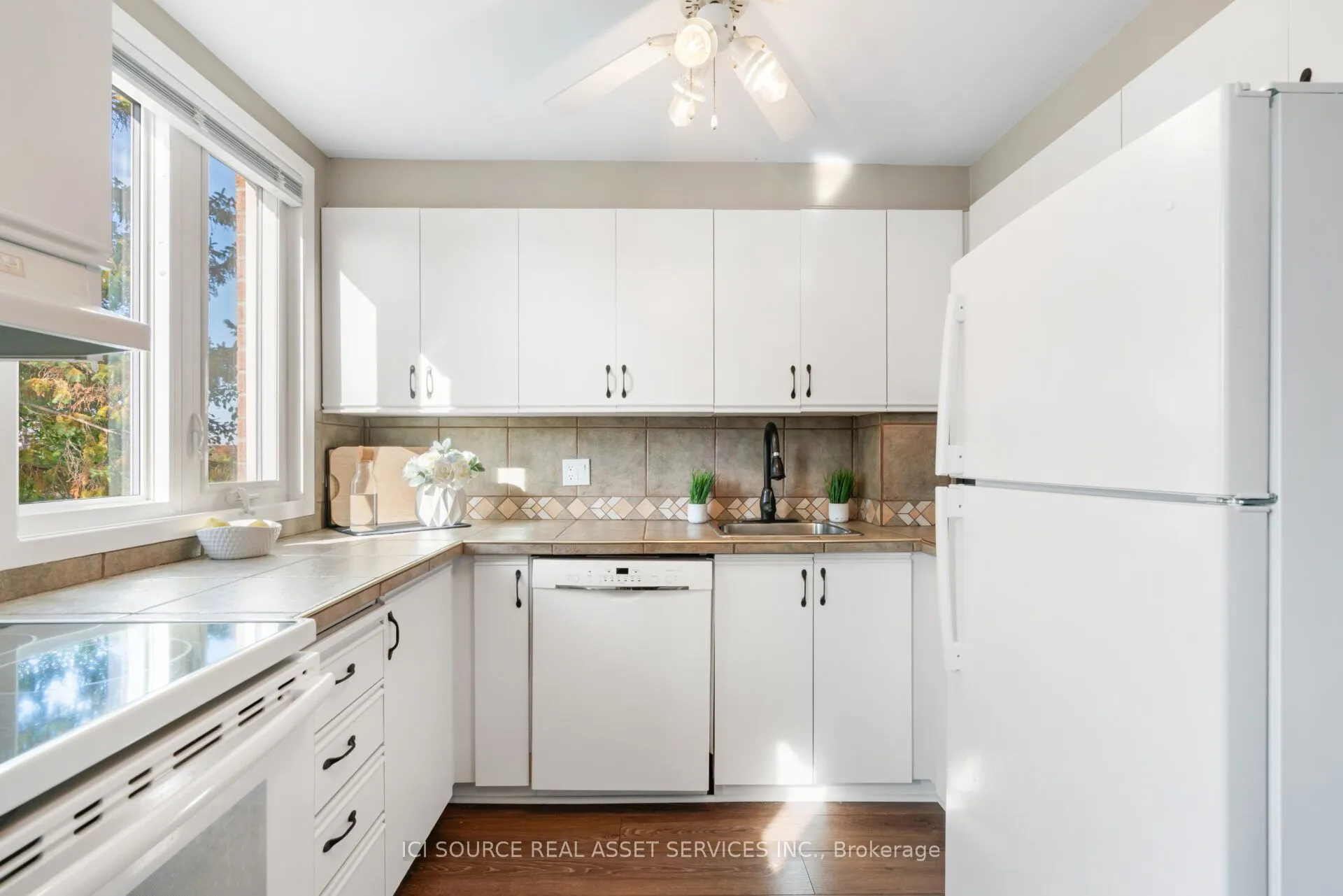 6754B Jeanne-d'Arc Boulevard N #1