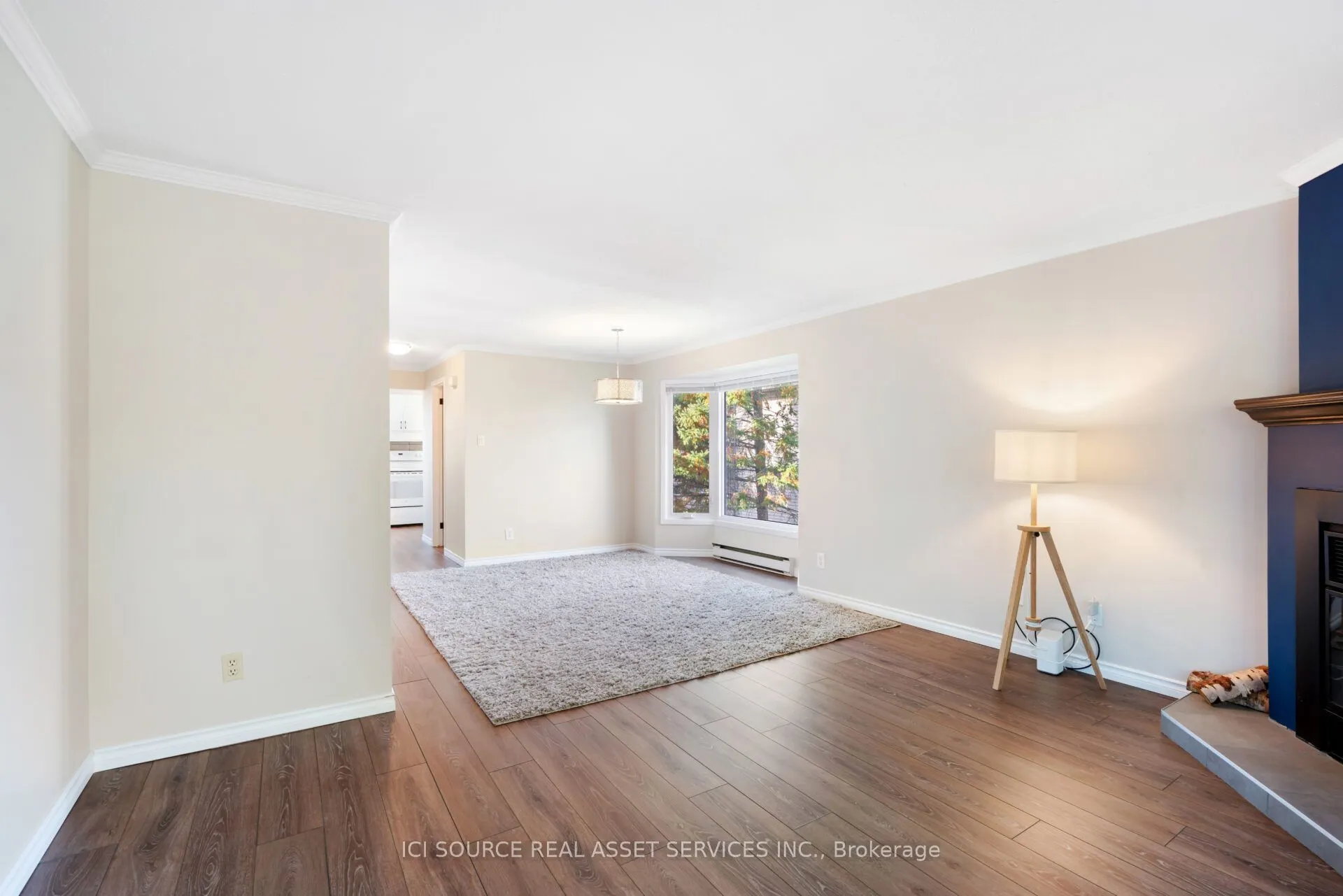 6754B Jeanne-d'Arc Boulevard N #1
