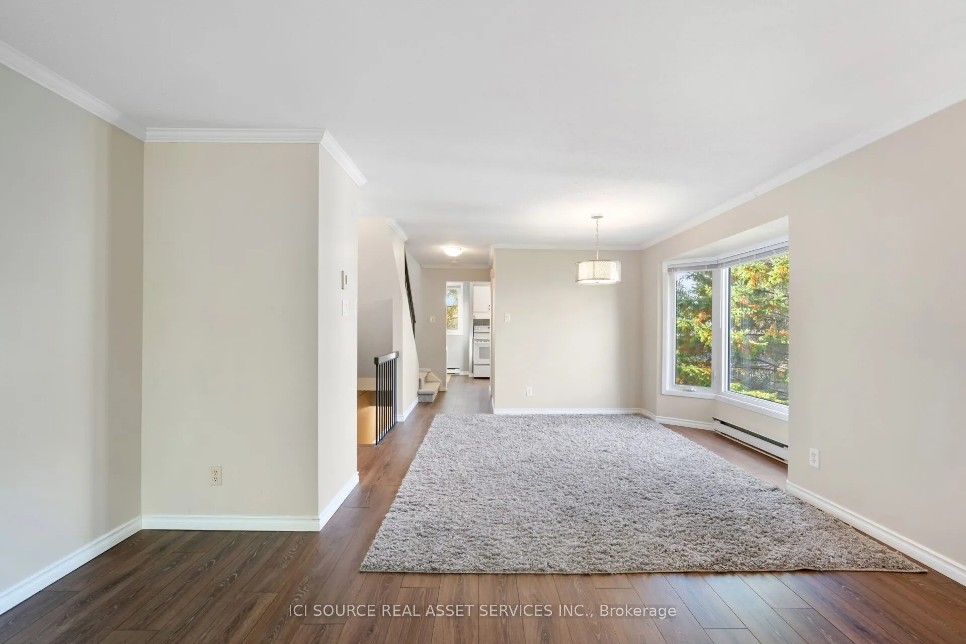 6754B Jeanne-d'Arc Boulevard N #1