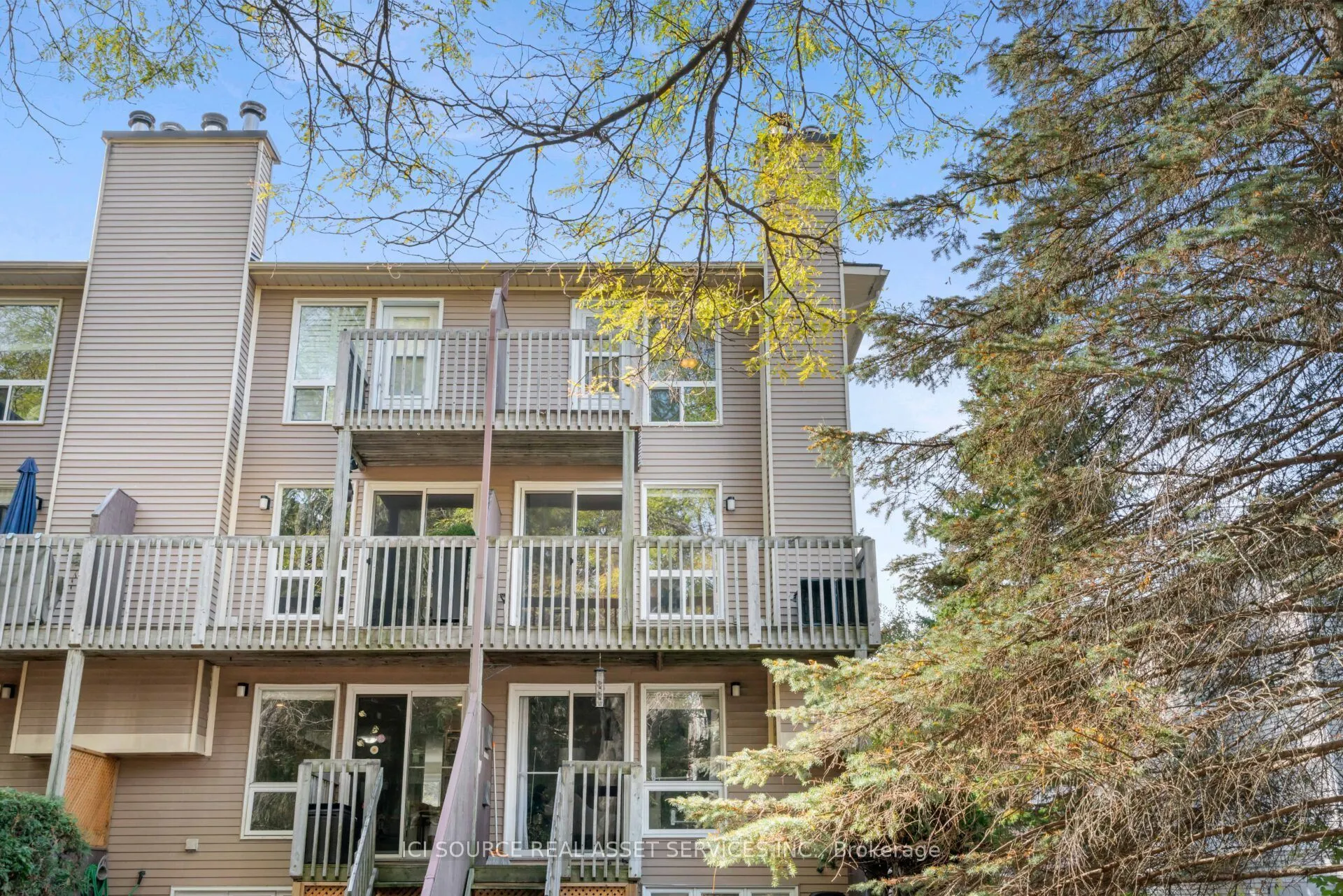6754B Jeanne-d'Arc Boulevard N #1