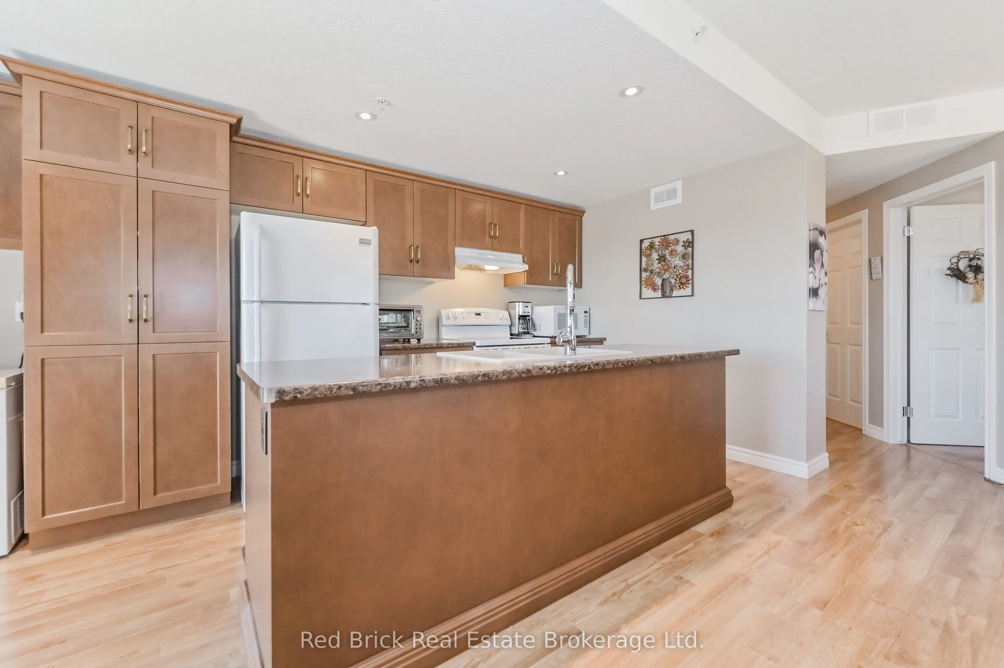 6492 Gerrie Road #207