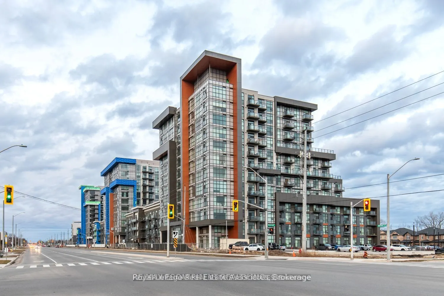 460 Dundas Street E #215