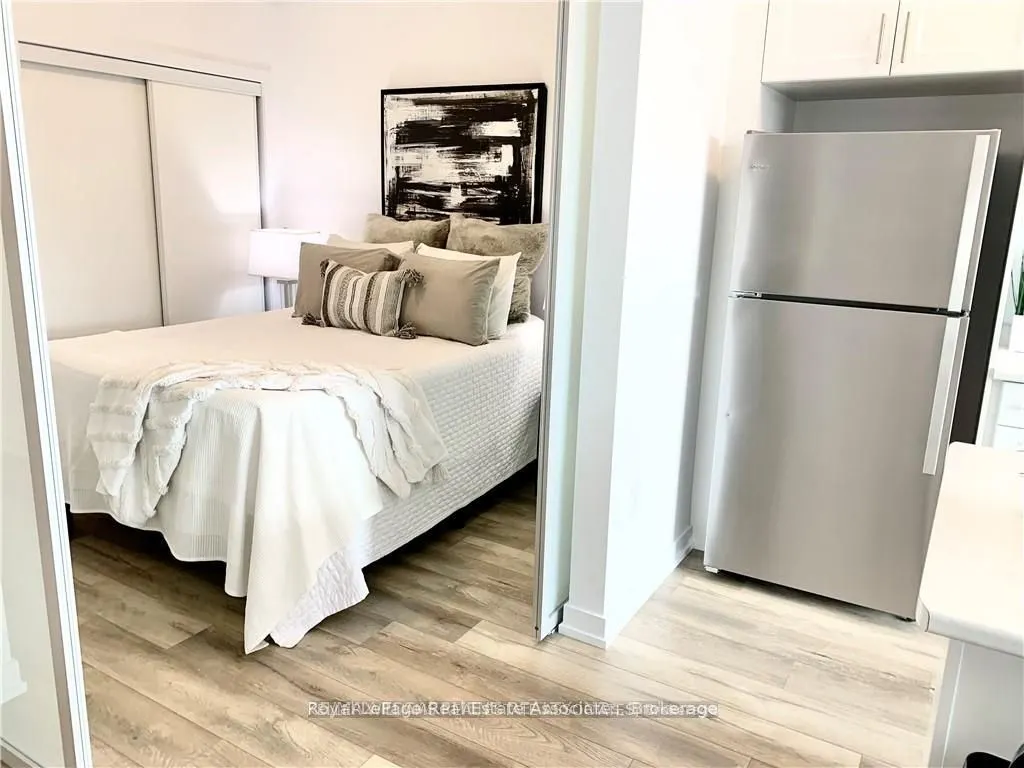 460 Dundas Street E #215