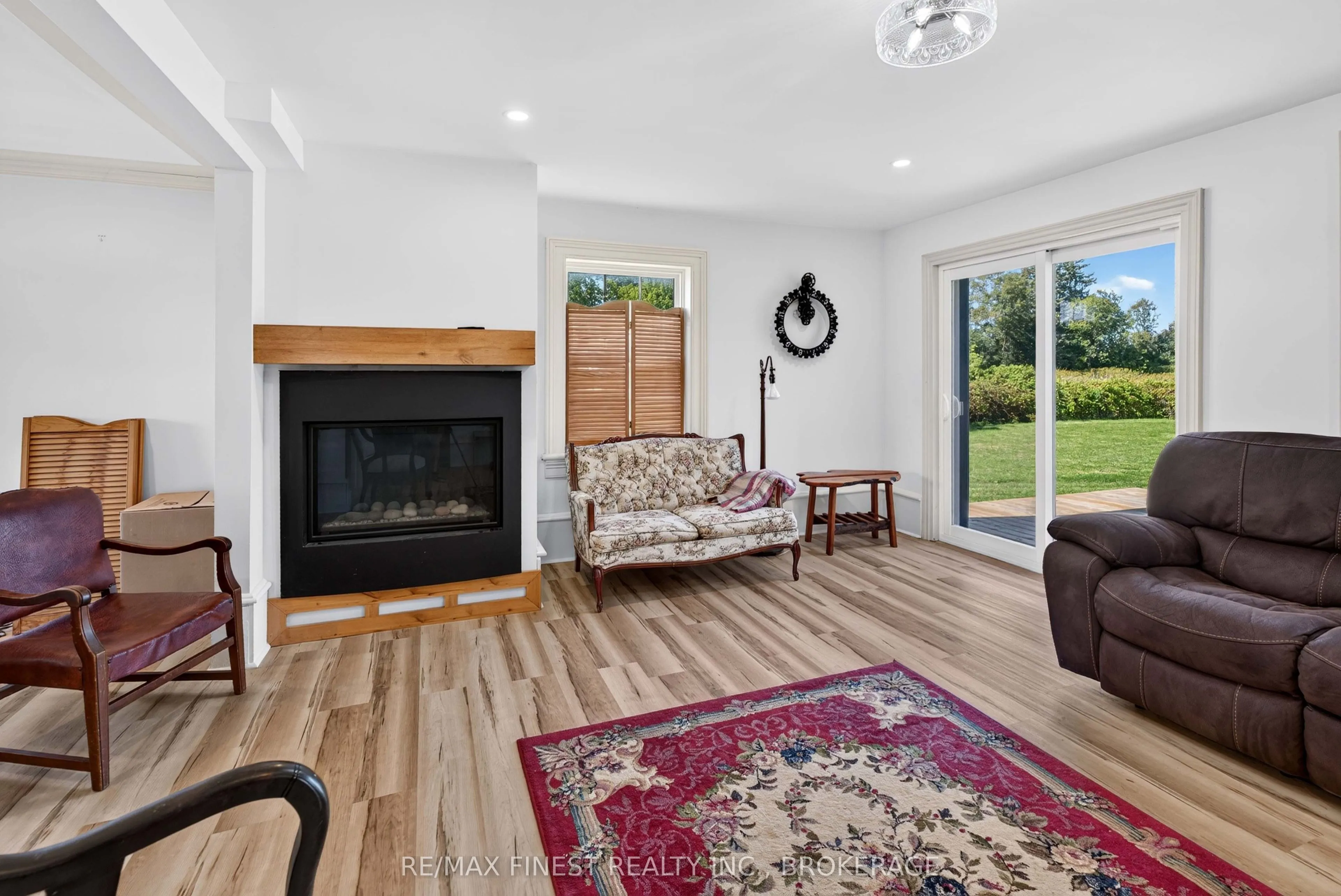 1069 SUNNYSIDE Road