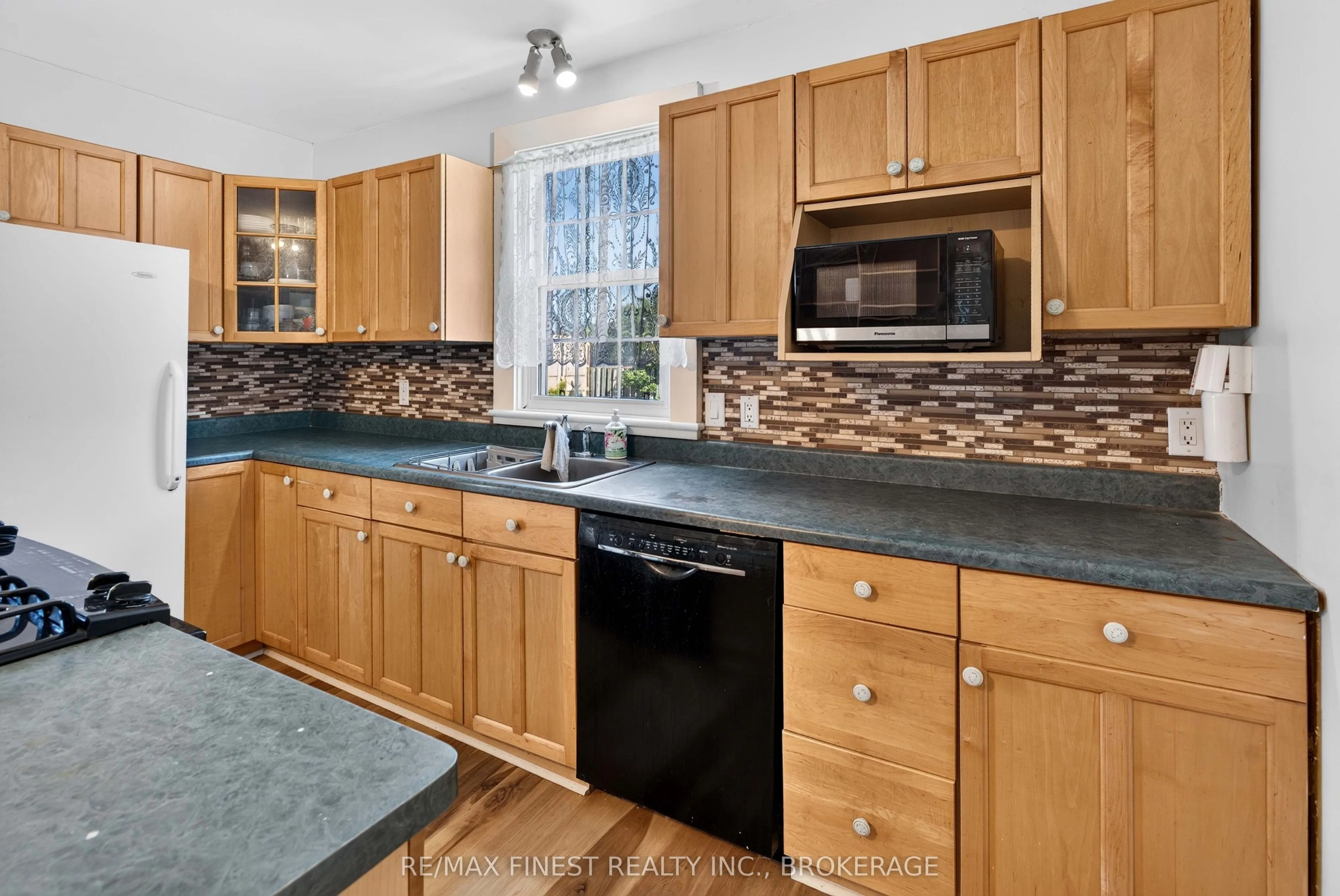 1069 SUNNYSIDE Road