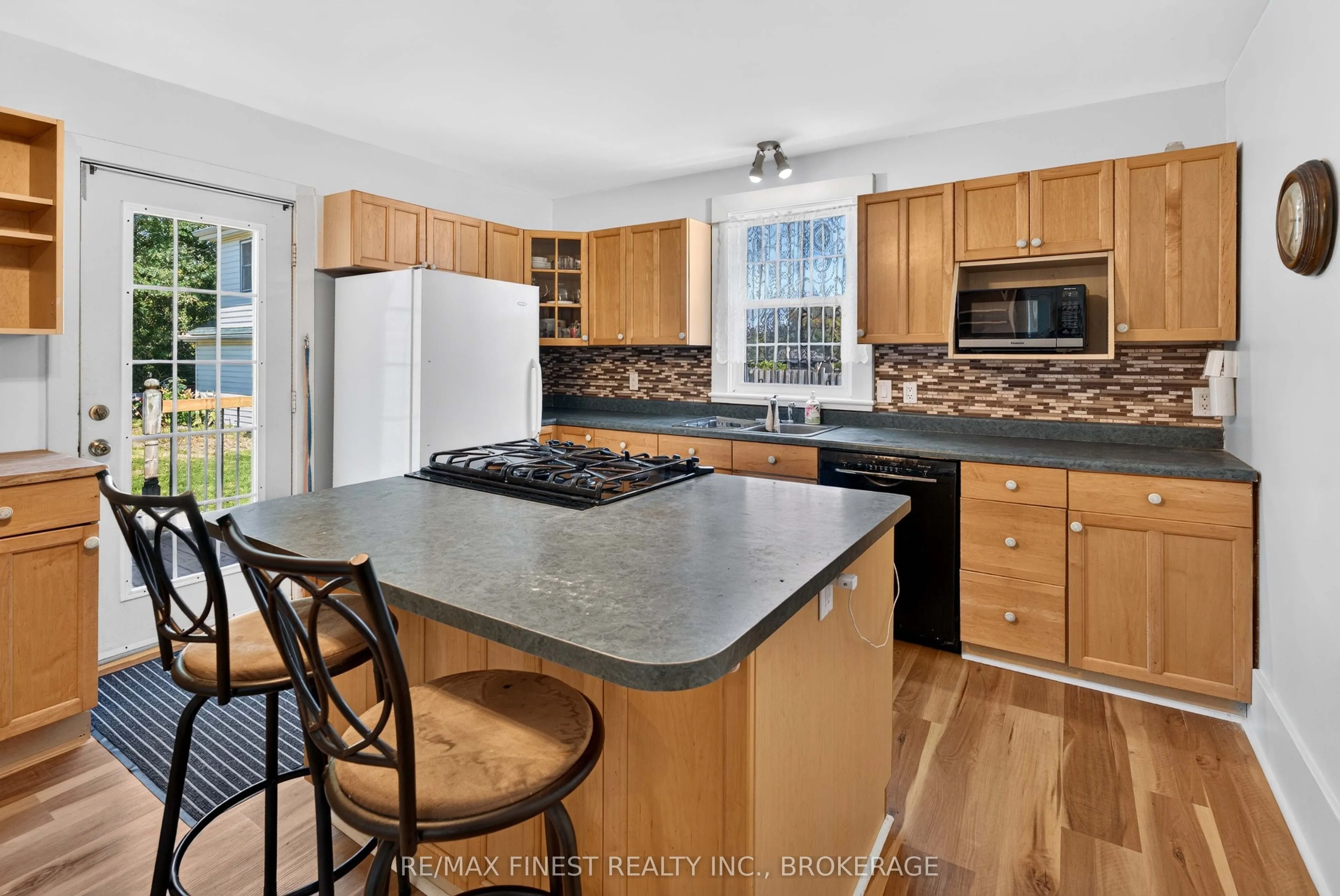 1069 SUNNYSIDE Road