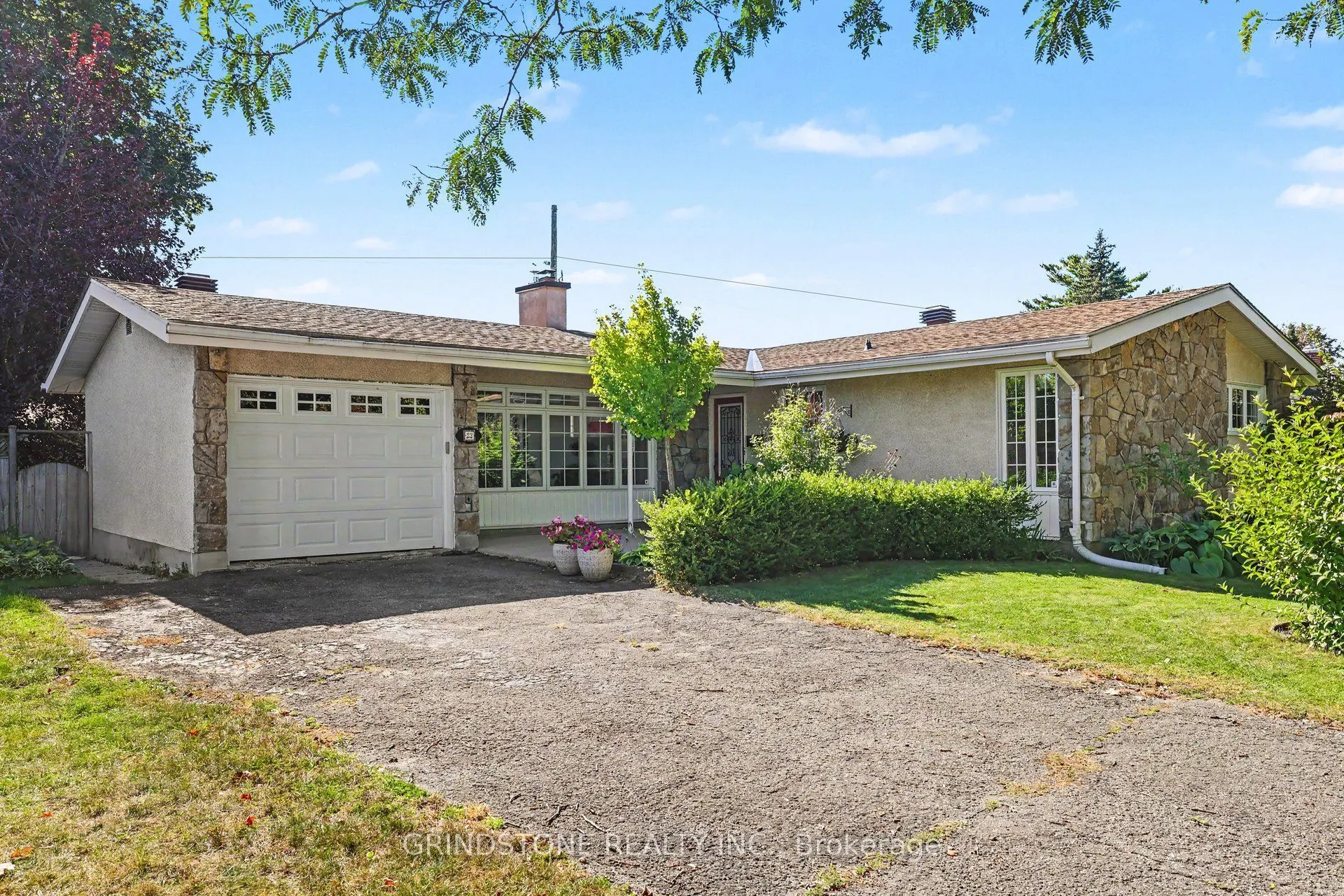 22 Bowmoor Avenue