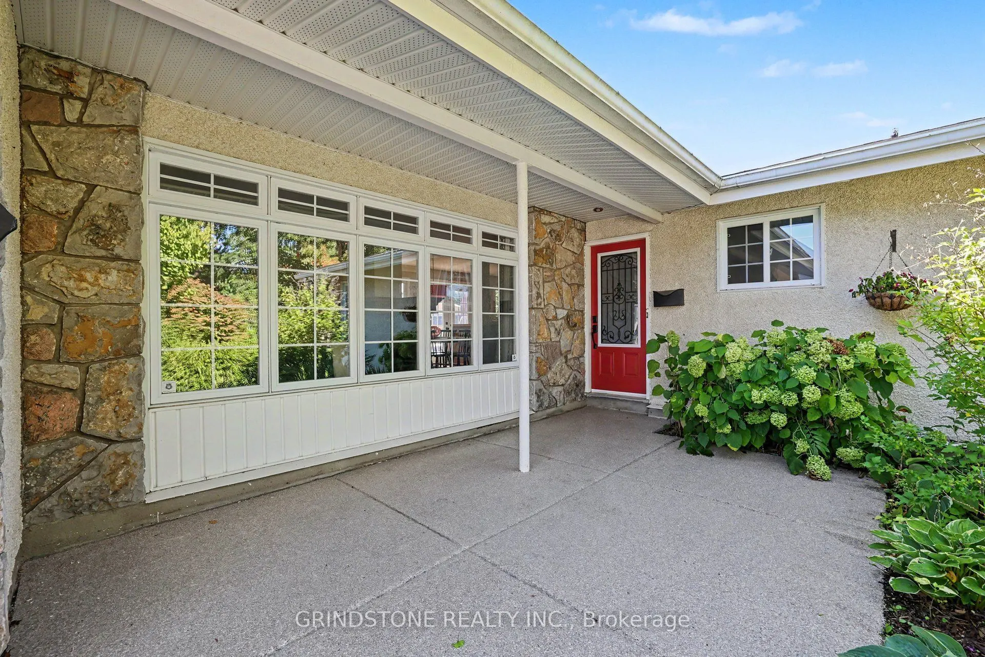 22 Bowmoor Avenue