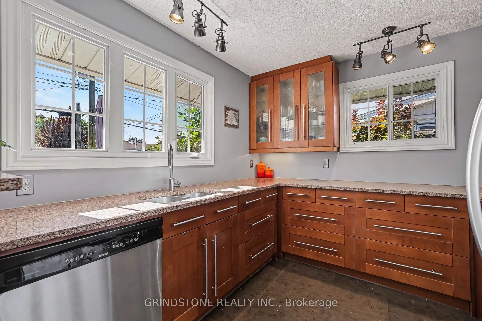 22 Bowmoor Avenue