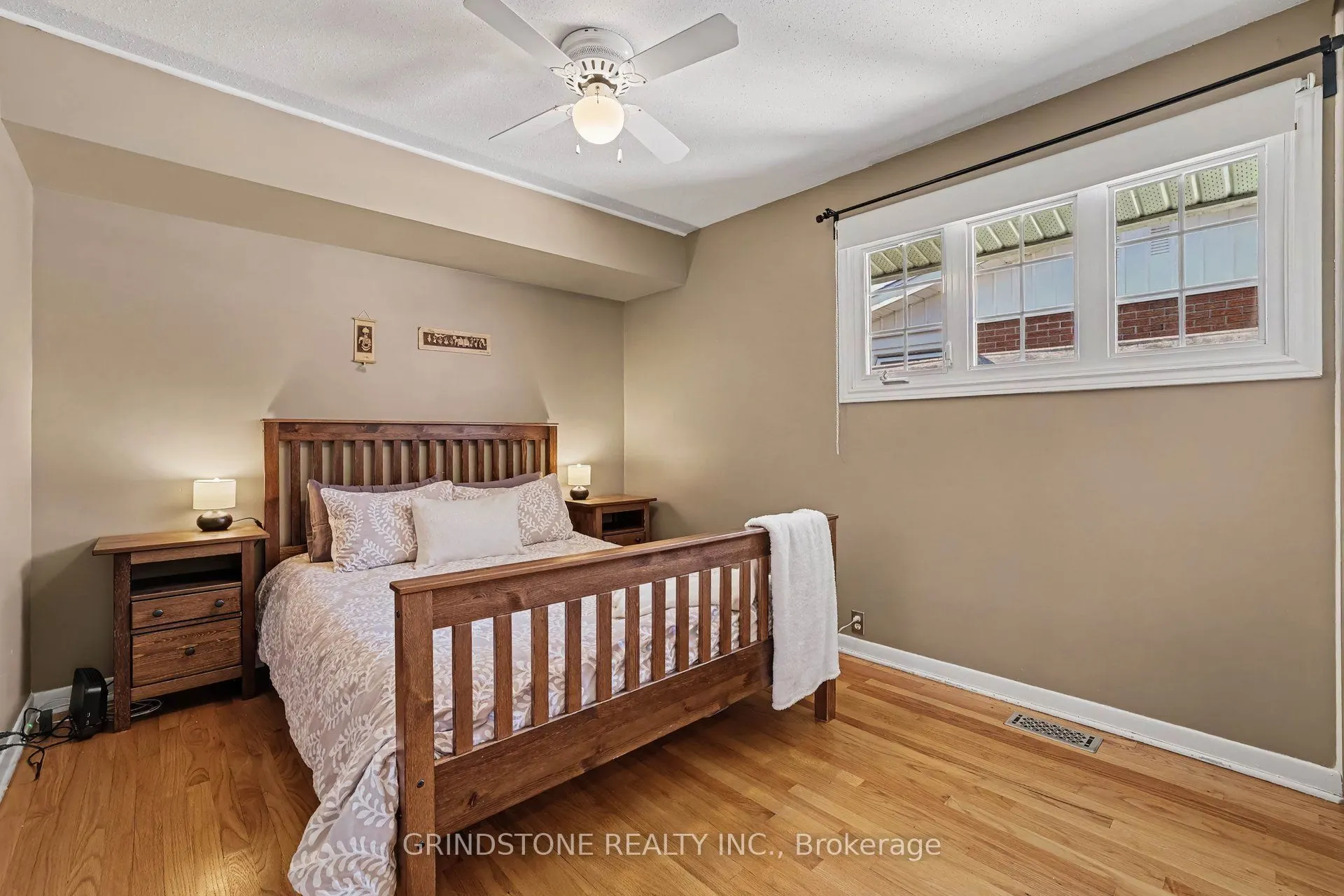 22 Bowmoor Avenue