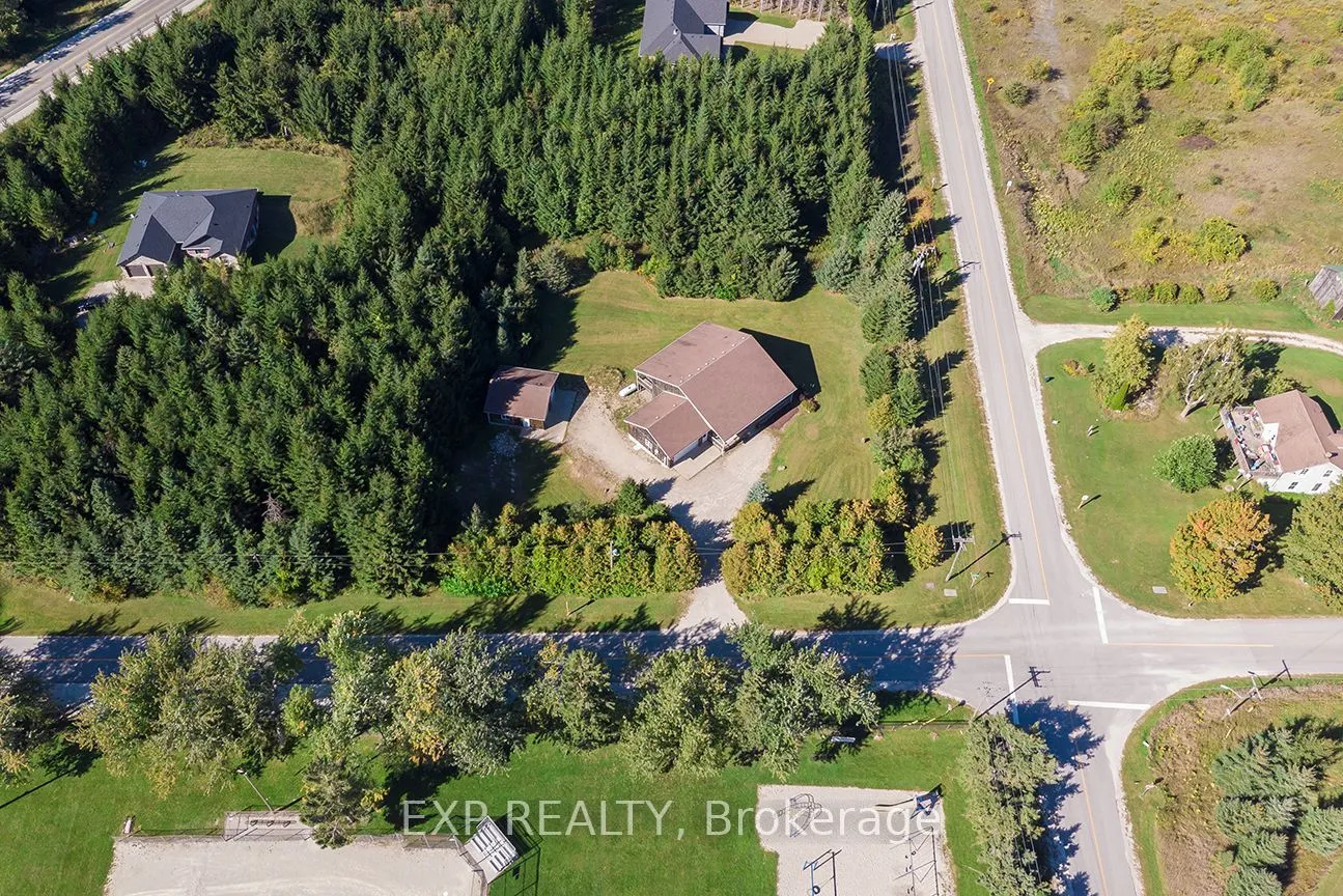 625421 15 Side Road