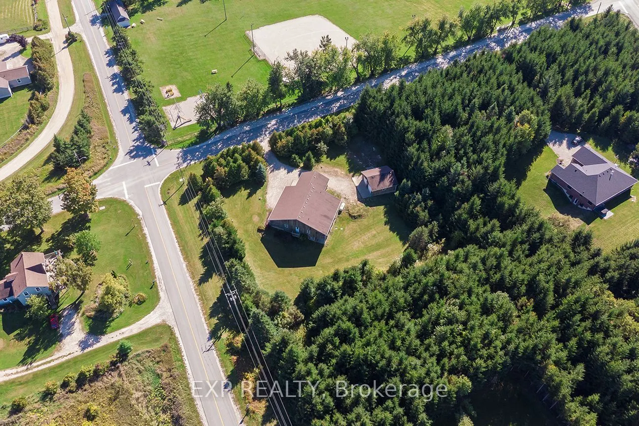 625421 15 Side Road