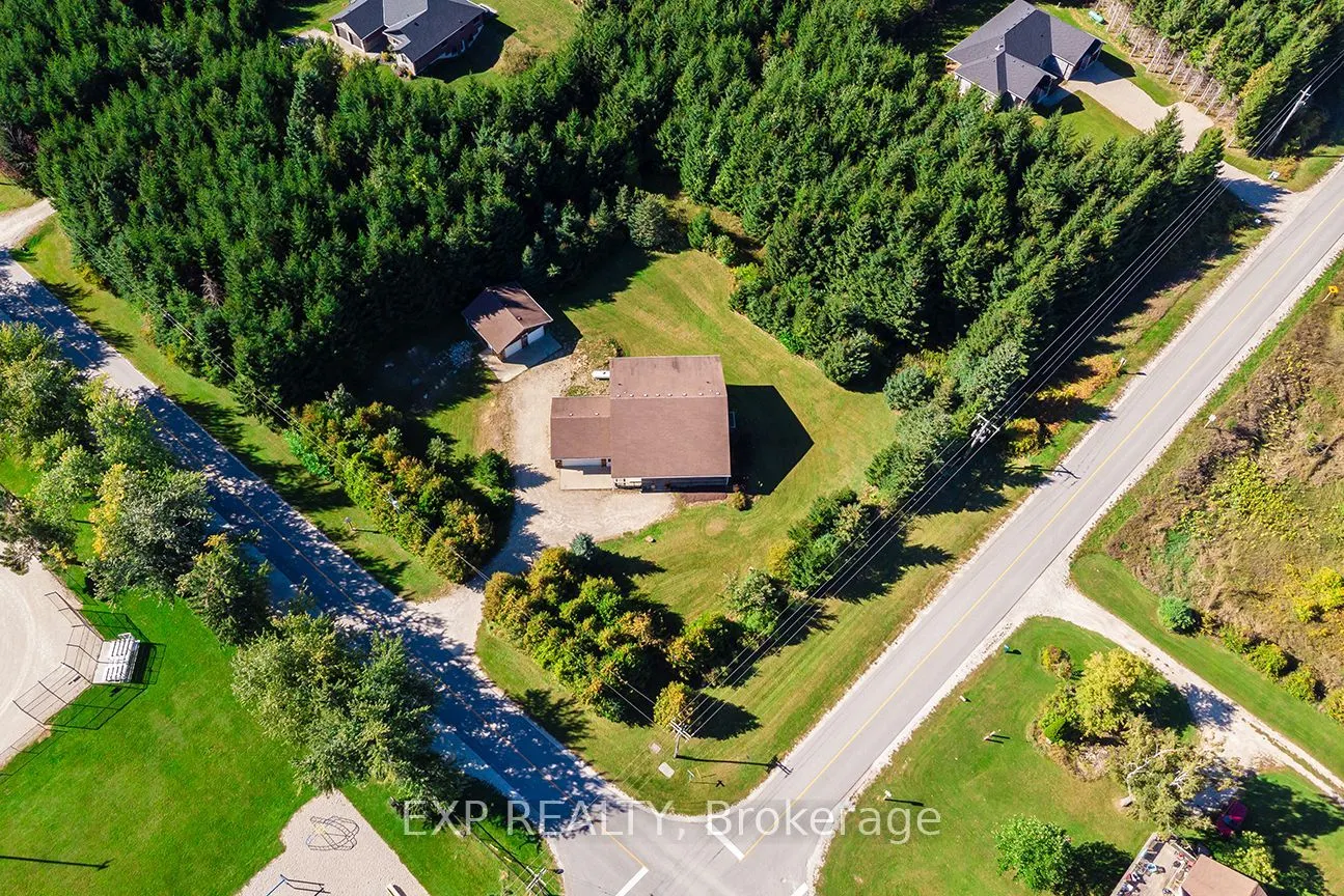 625421 15 Side Road