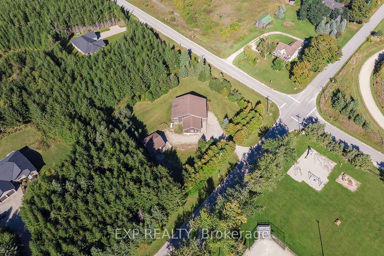 625421 15 Side Road