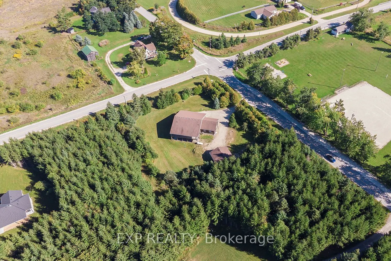 625421 15 Side Road