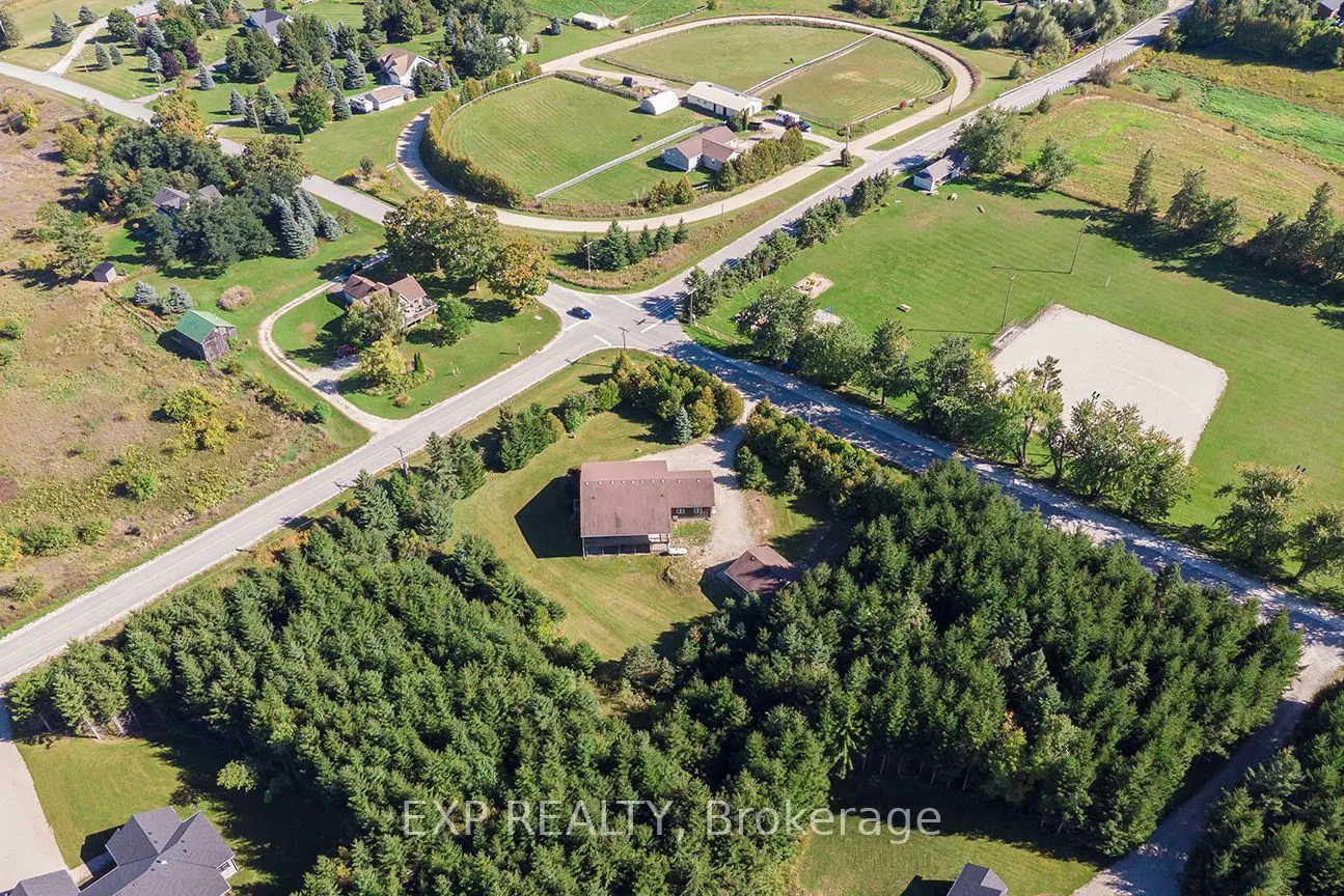 625421 15 Side Road
