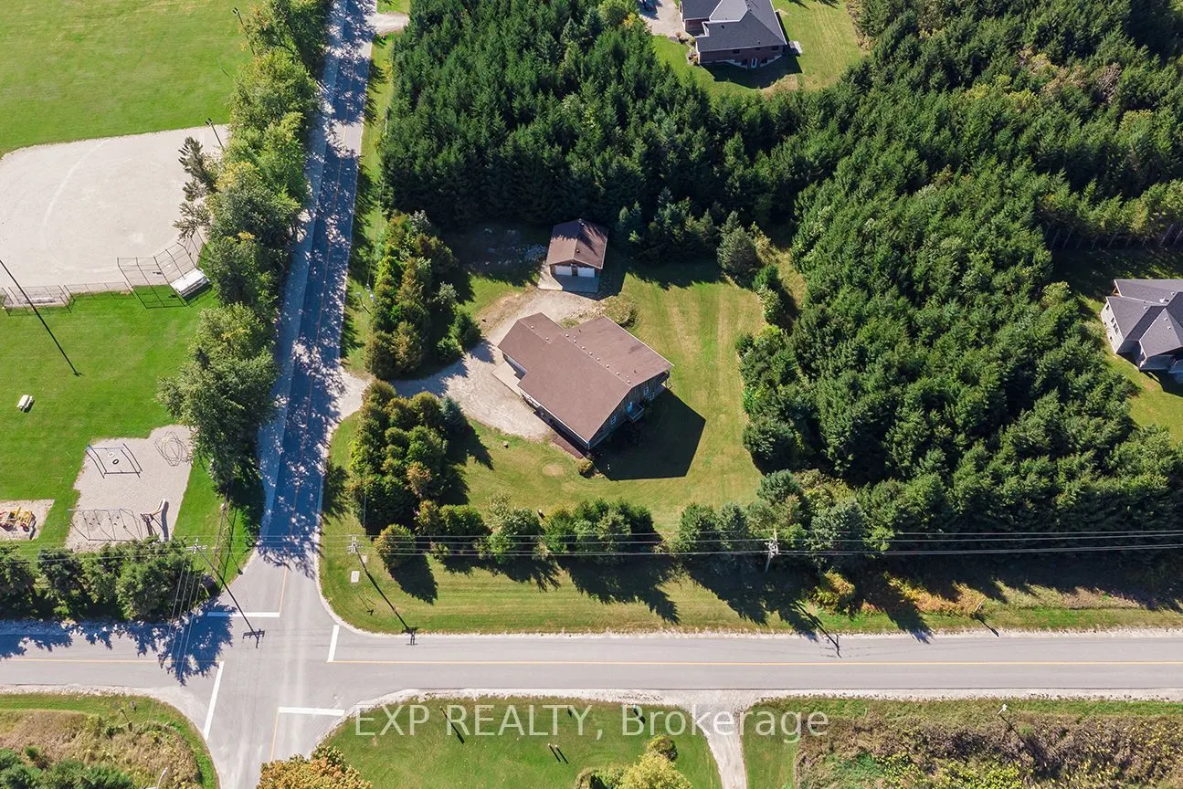 625421 15 Side Road