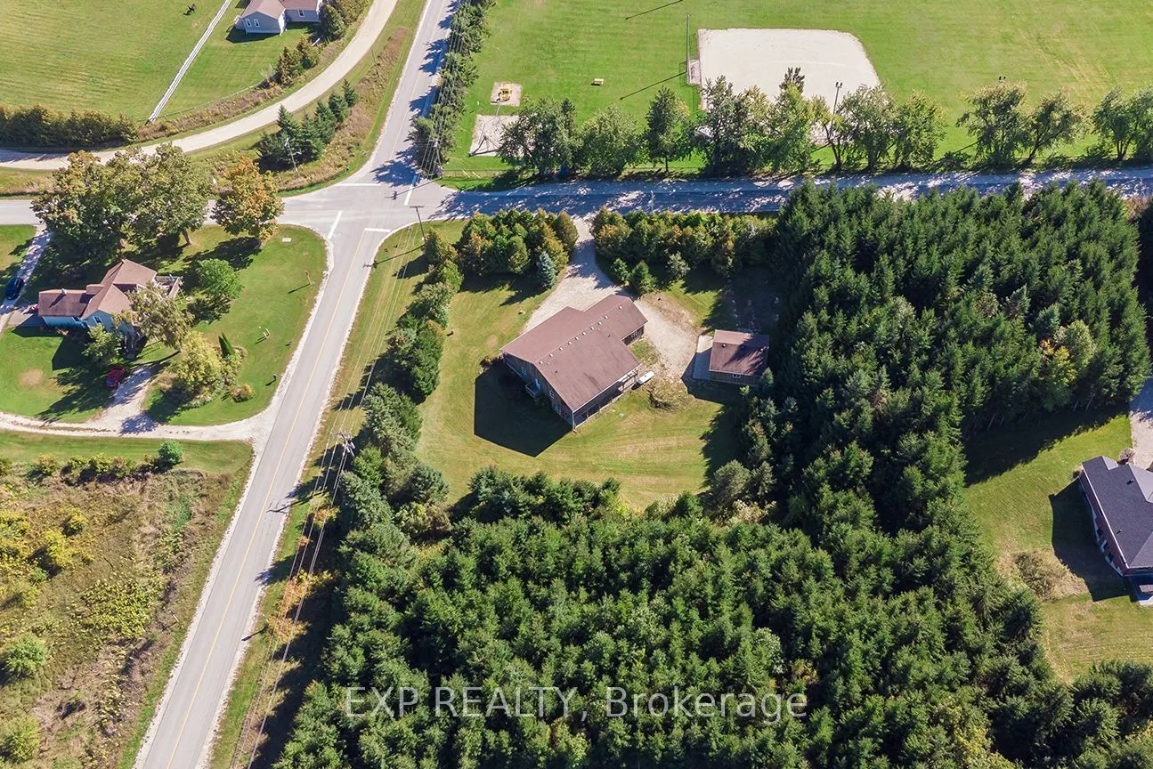 625421 15 Side Road