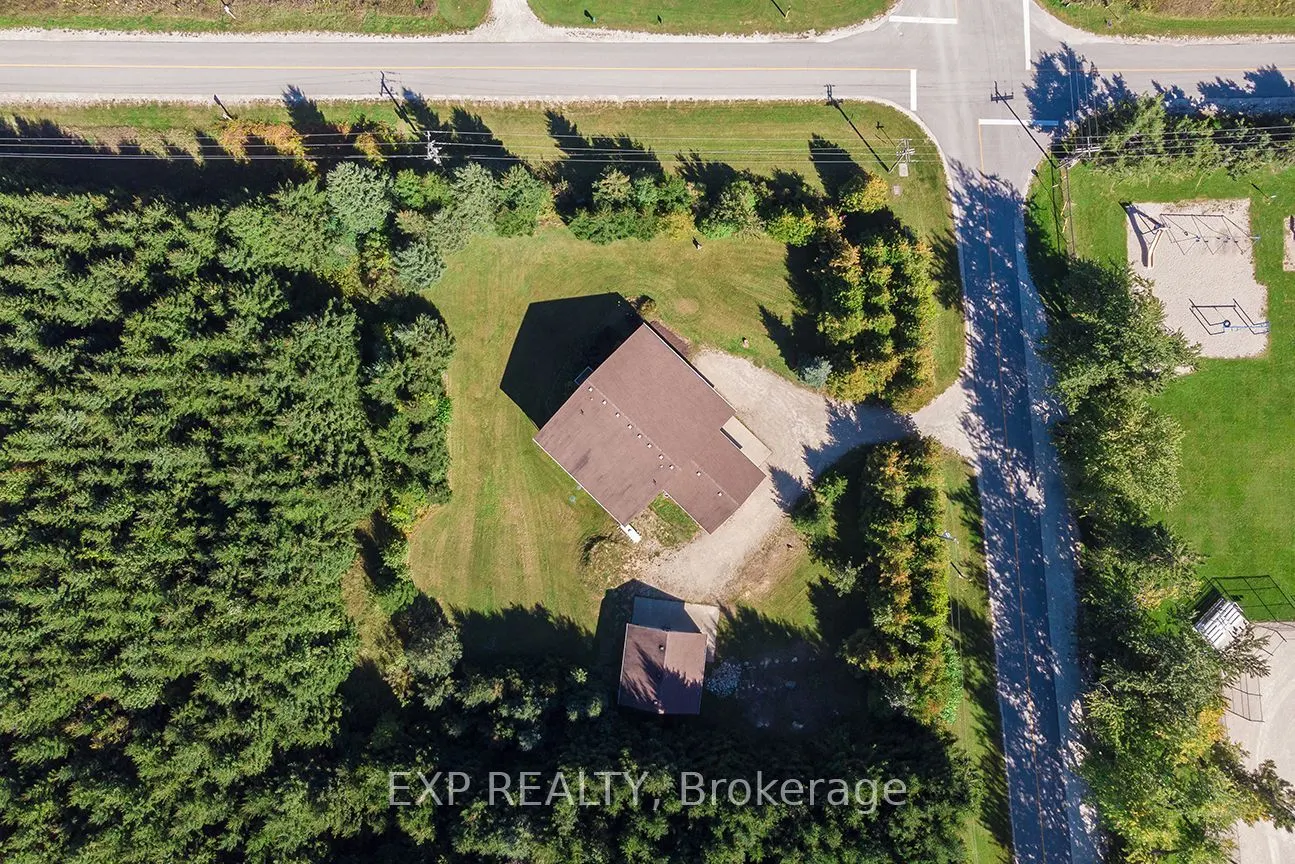 625421 15 Side Road