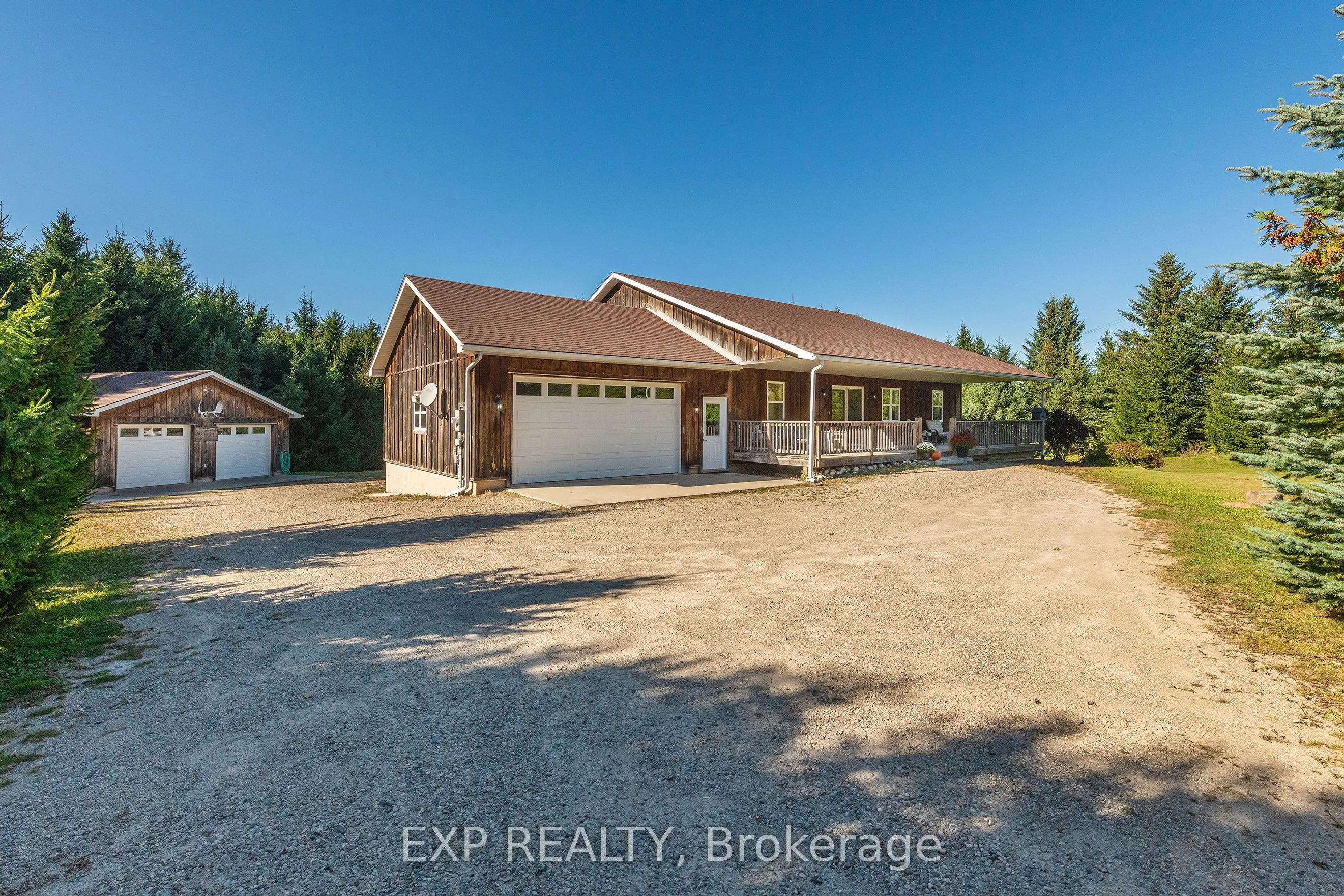 625421 15 Side Road