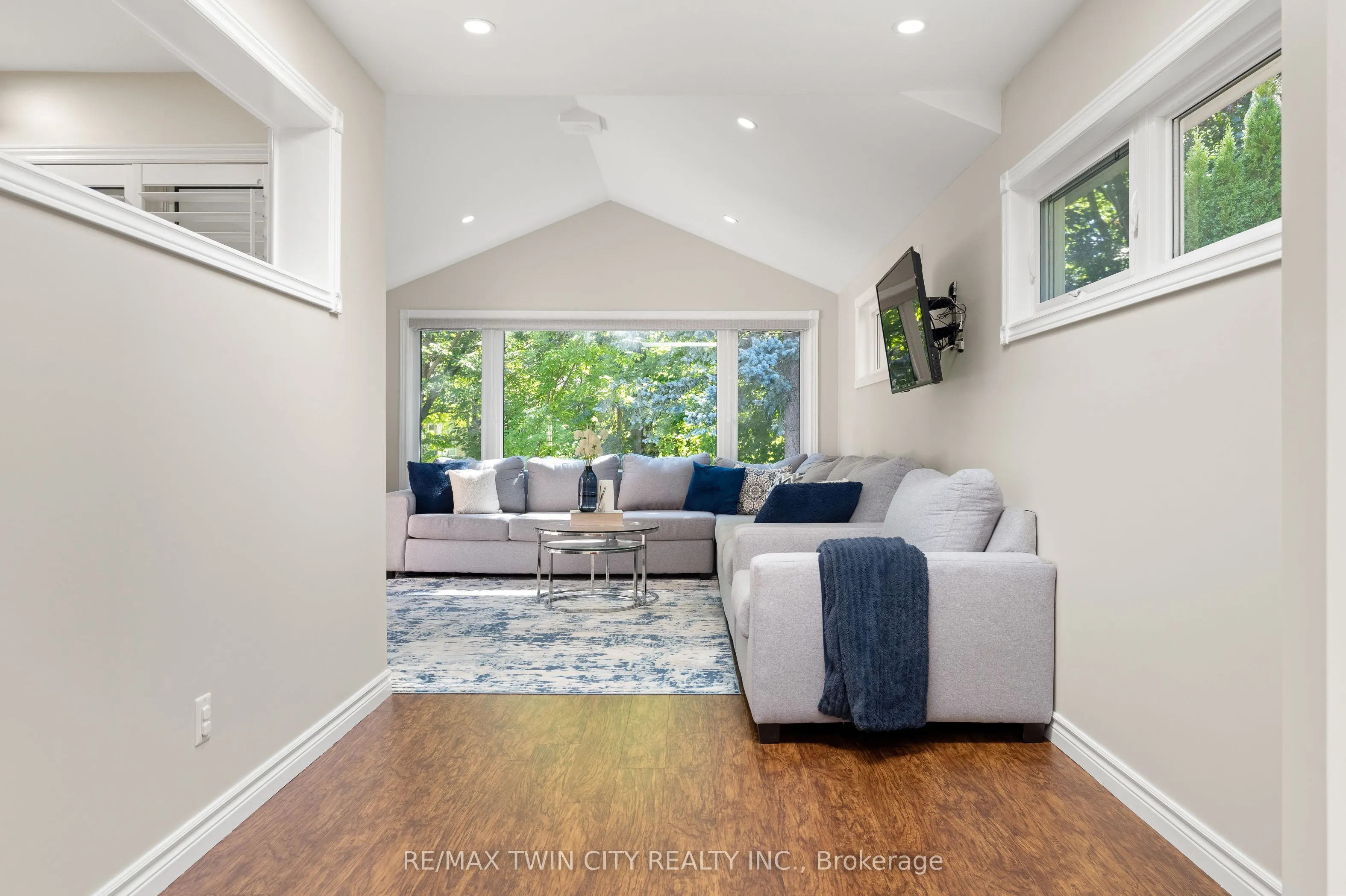 648 Bayhampton Crescent