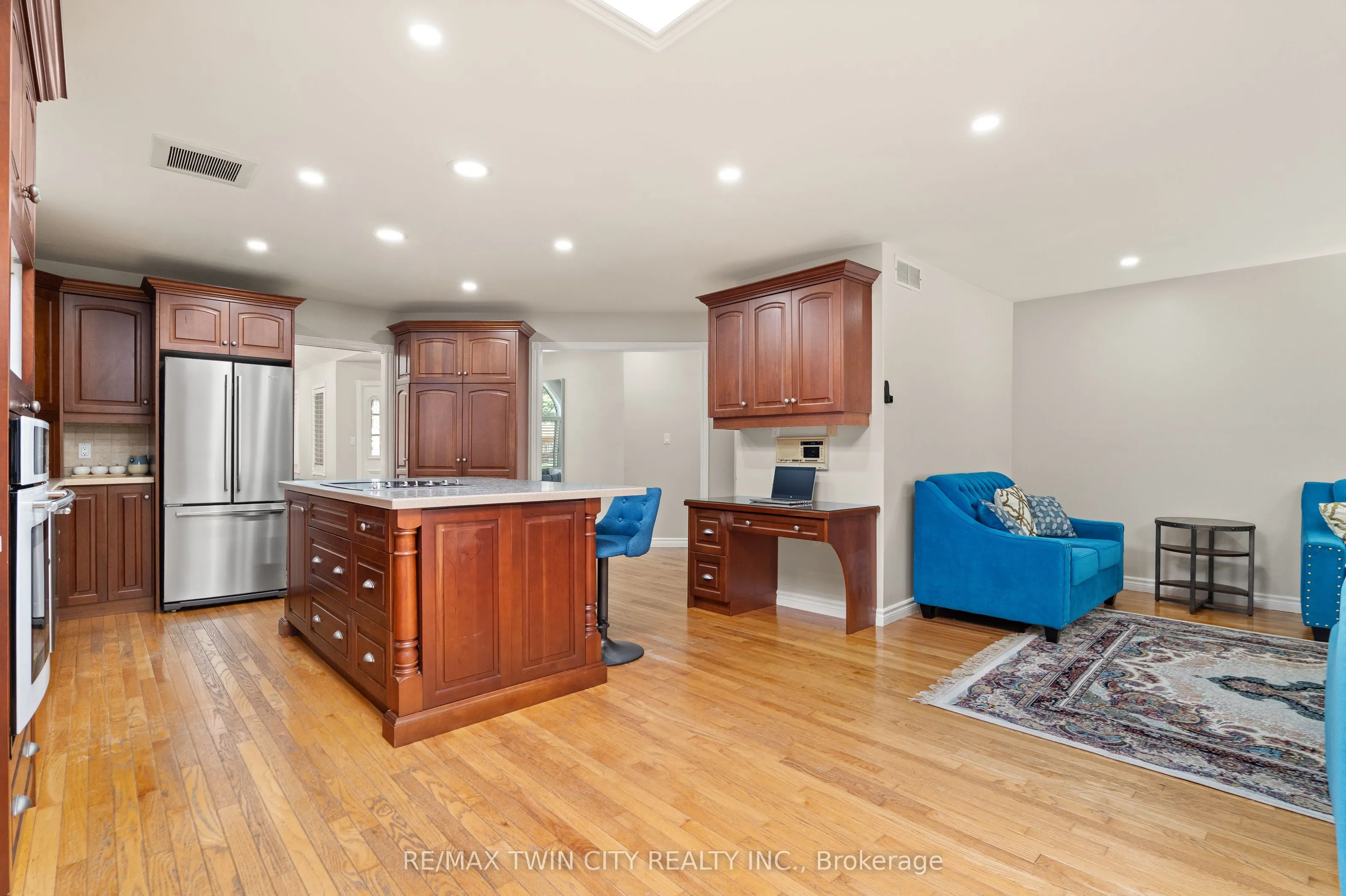 648 Bayhampton Crescent