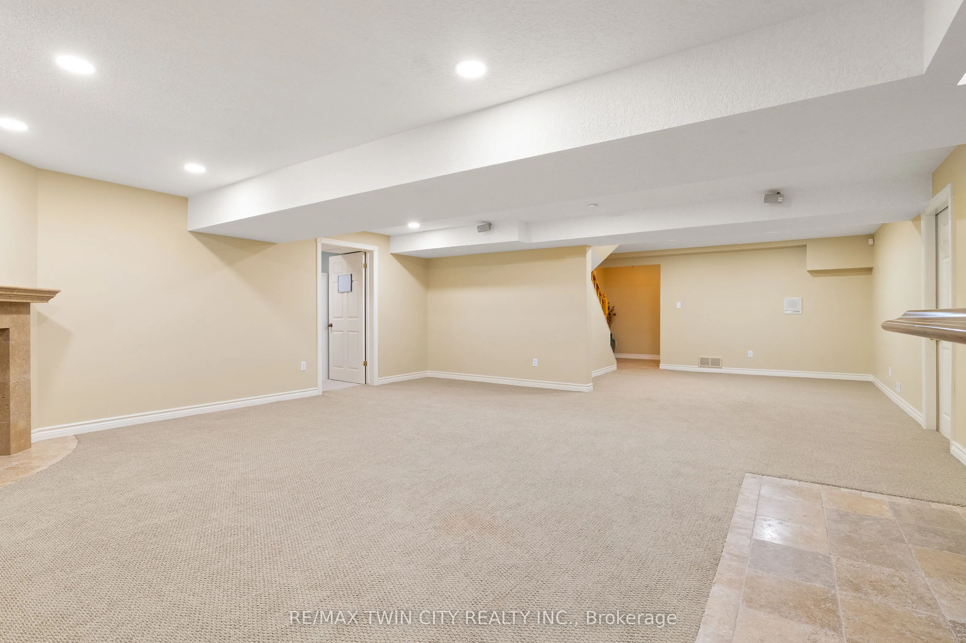 648 Bayhampton Crescent