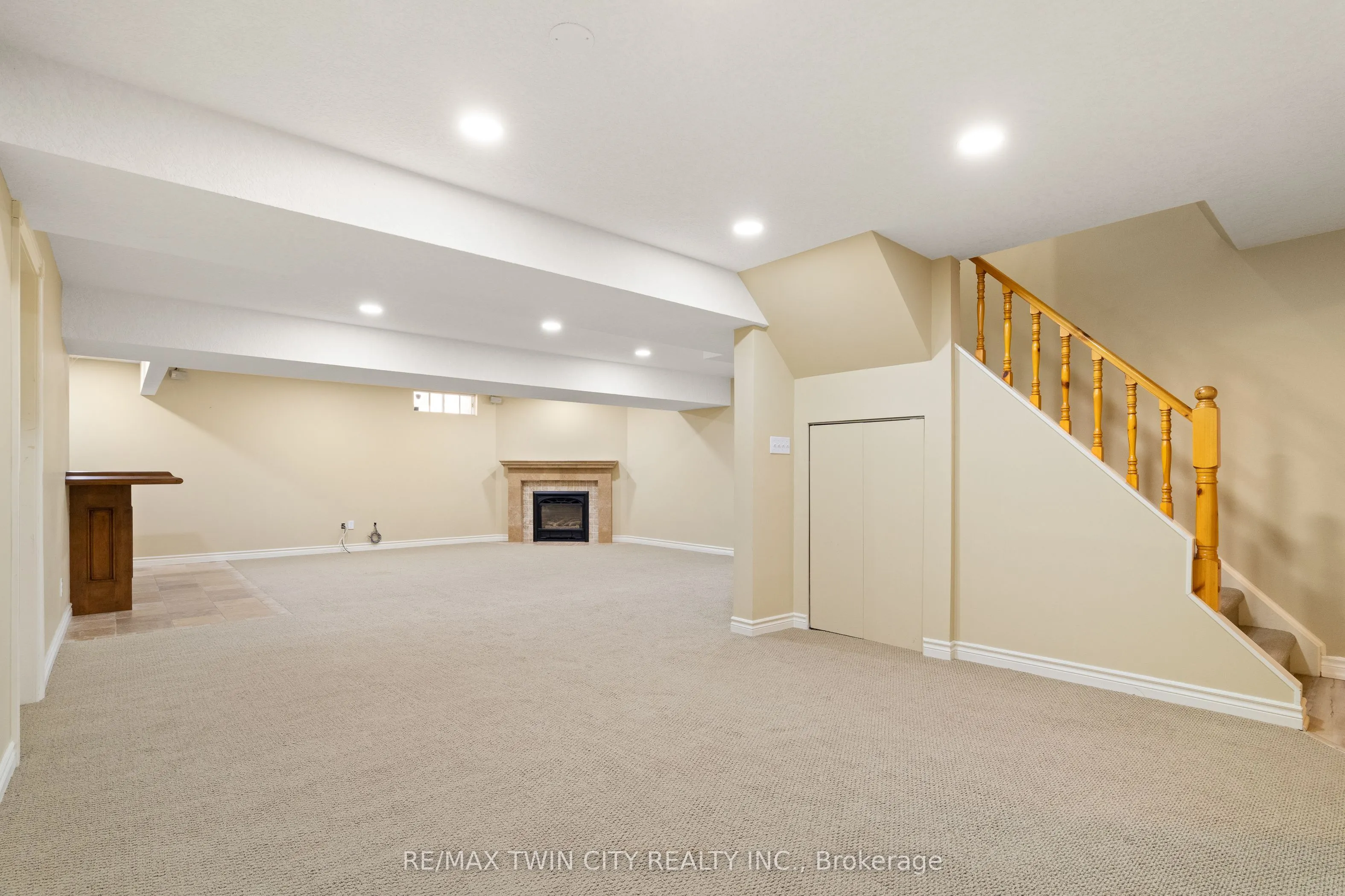648 Bayhampton Crescent
