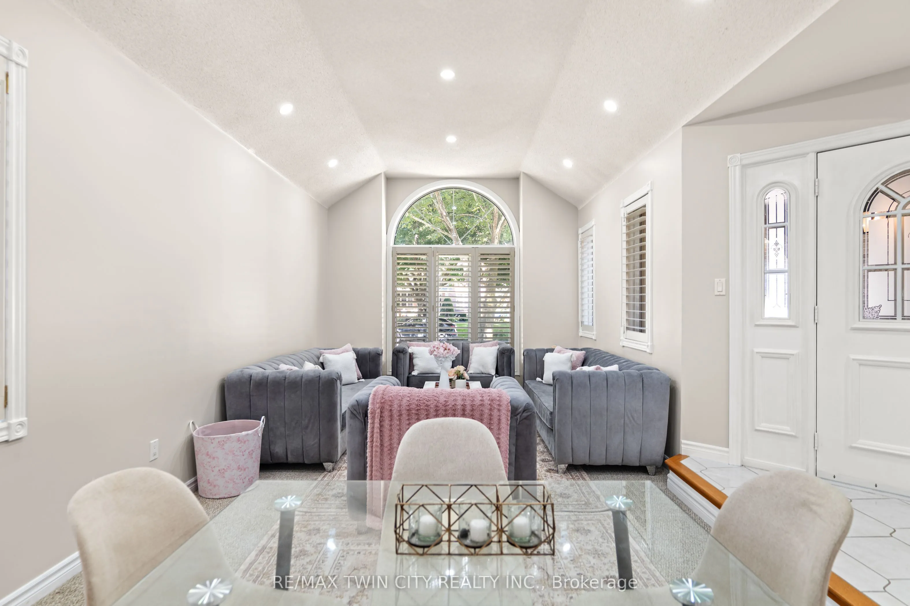 648 Bayhampton Crescent