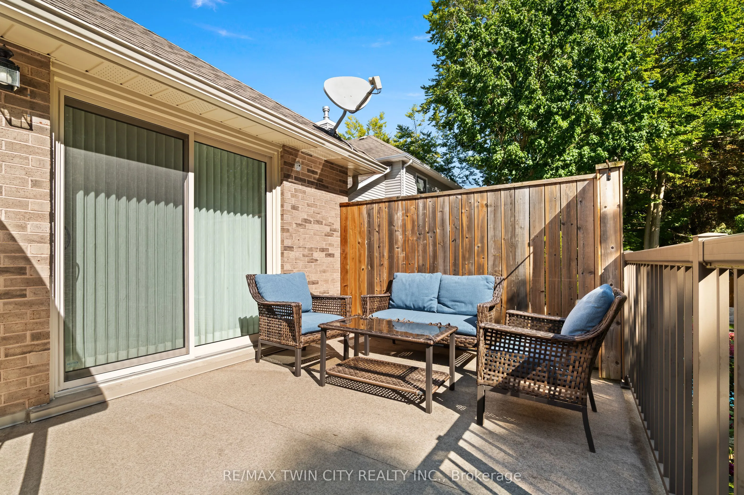 648 Bayhampton Crescent