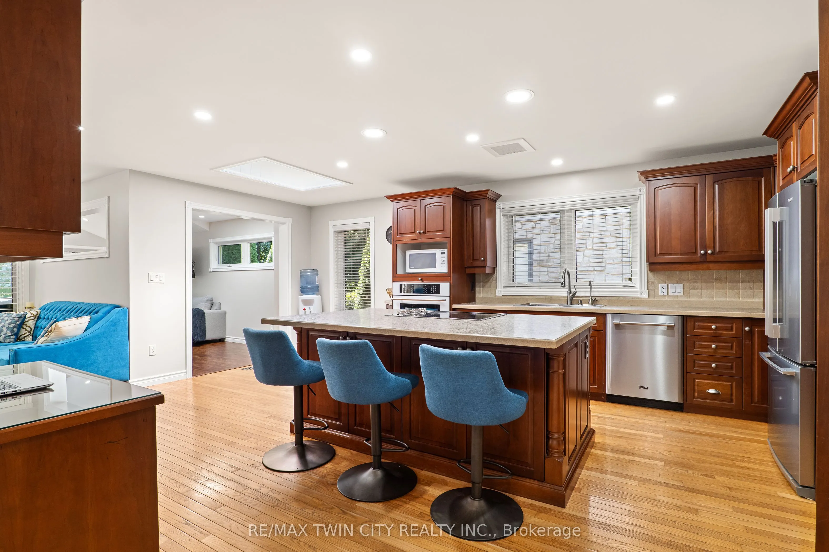 648 Bayhampton Crescent