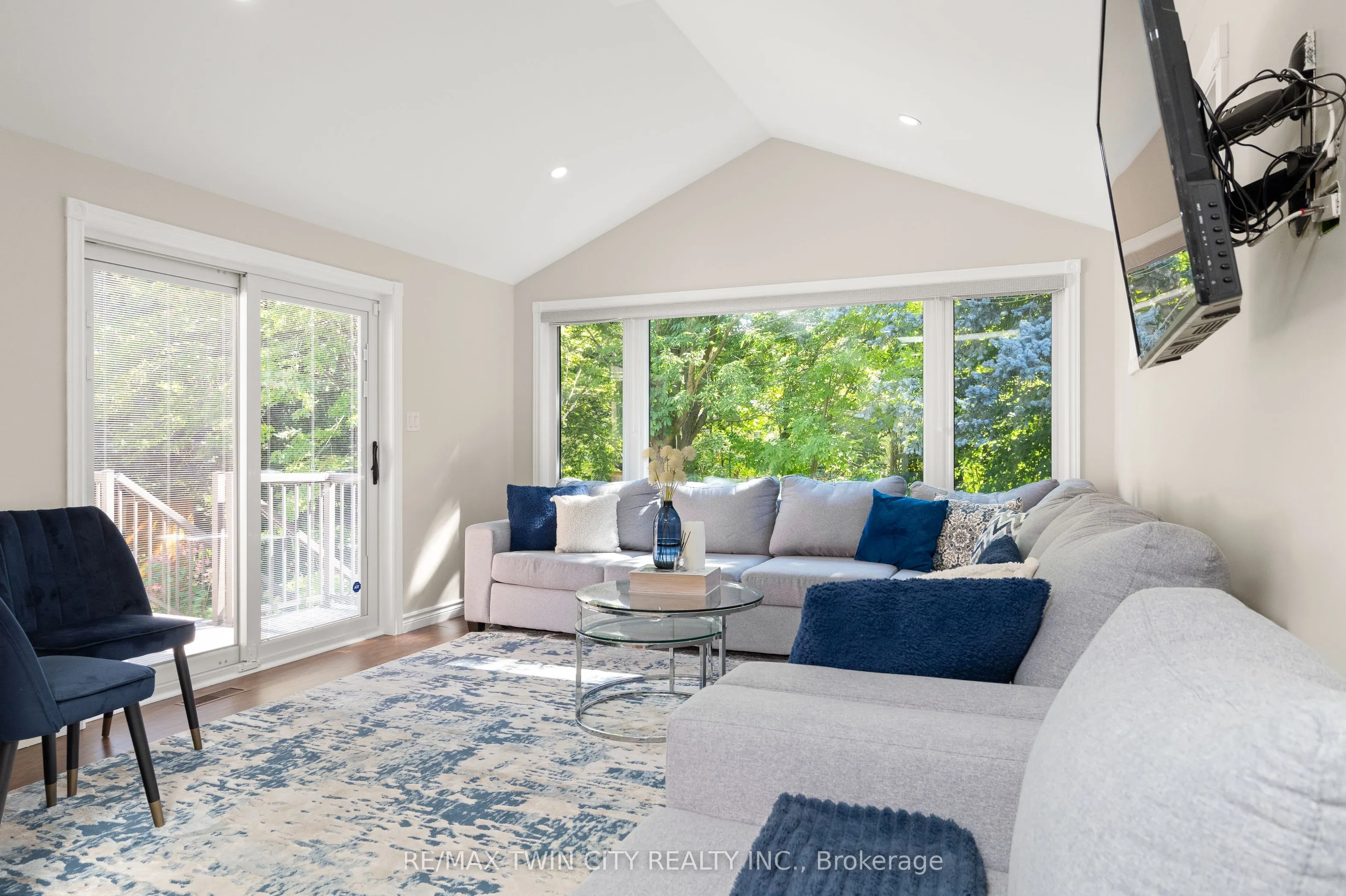 648 Bayhampton Crescent