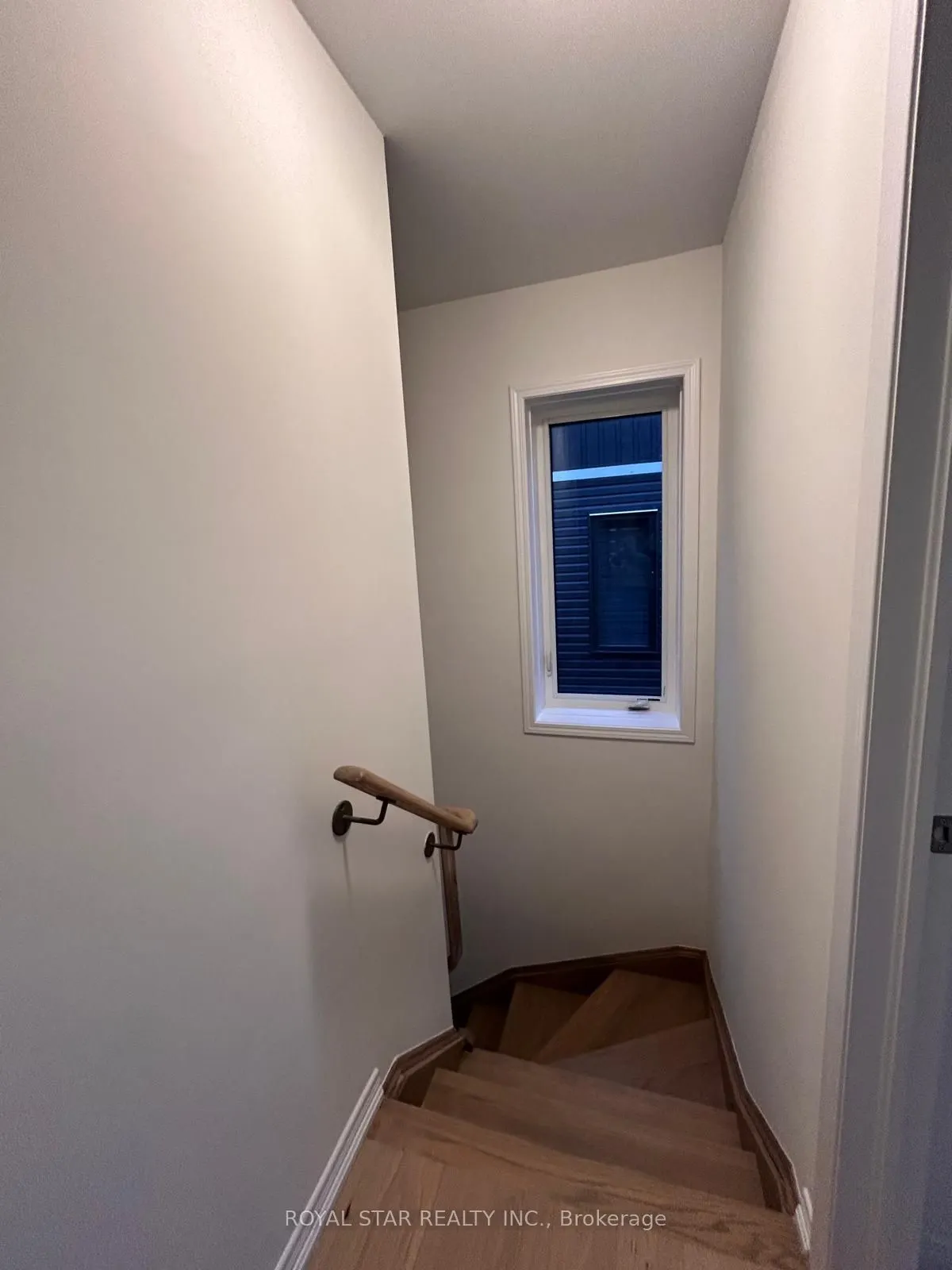8 Baskett Street